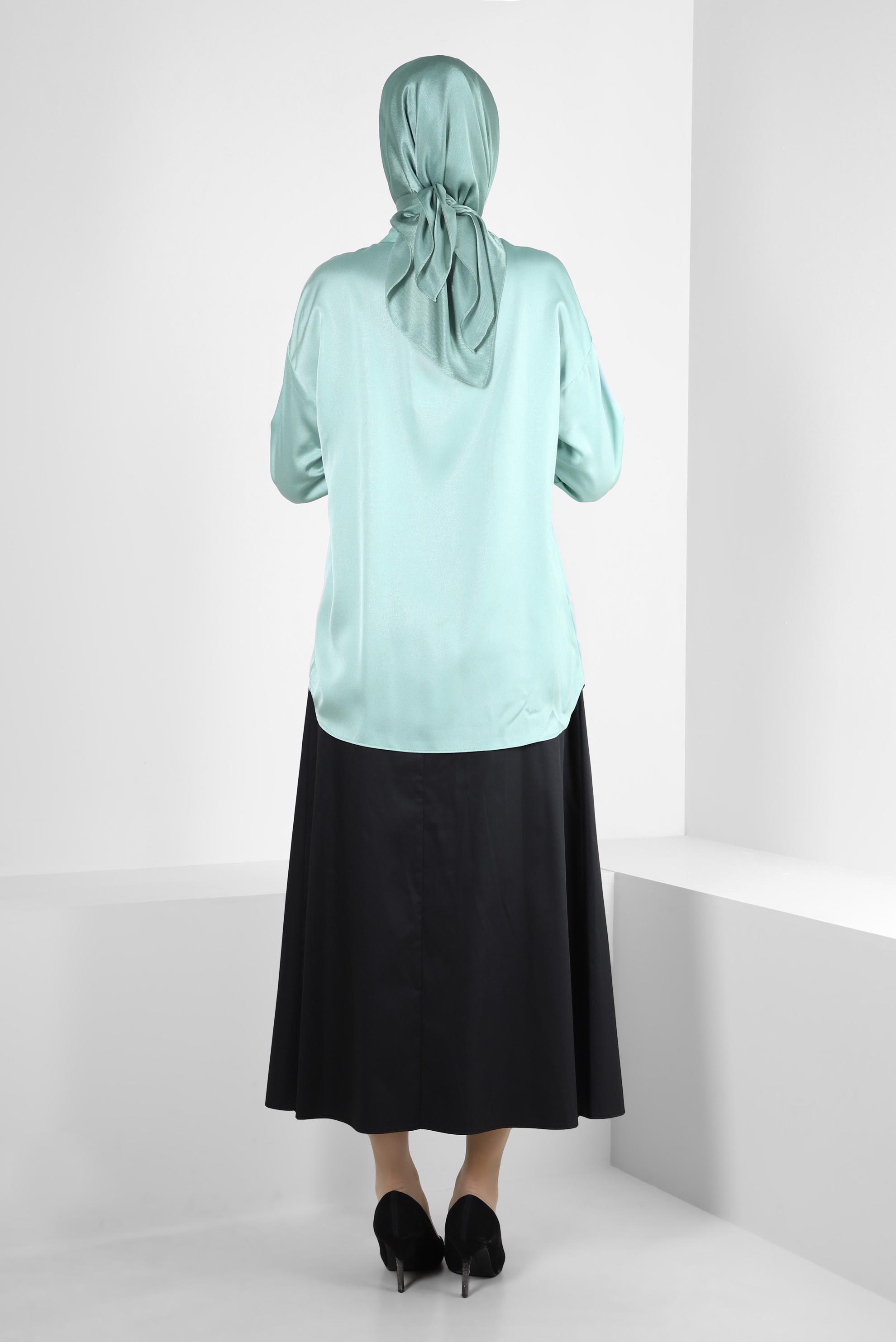 Tesettür giyim YEŞİL ÇİÇEK DETAYLI GÖMLEK YAKA BLUZ 43799