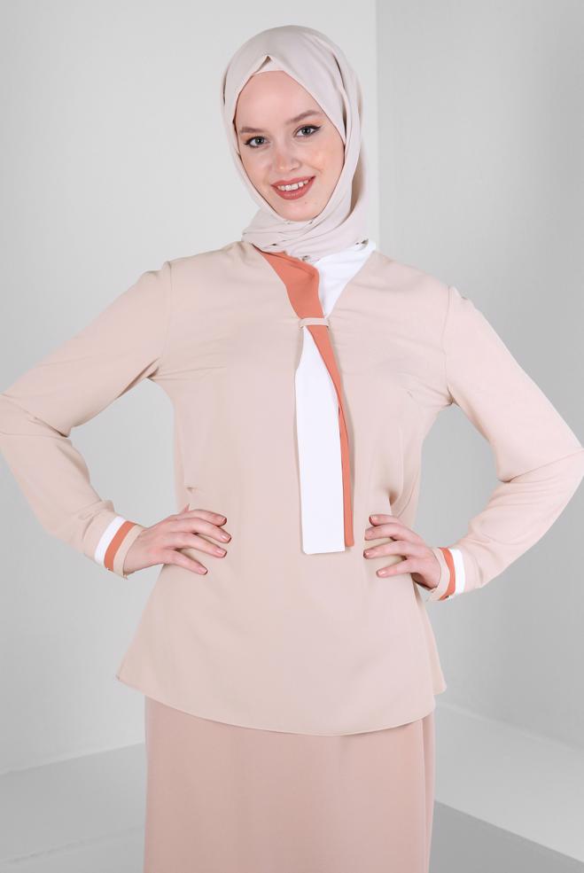 Tesettür giyim BEJ YAKASI BAĞLAMA DETAYLI BLUZ 43800 - ALVİNA