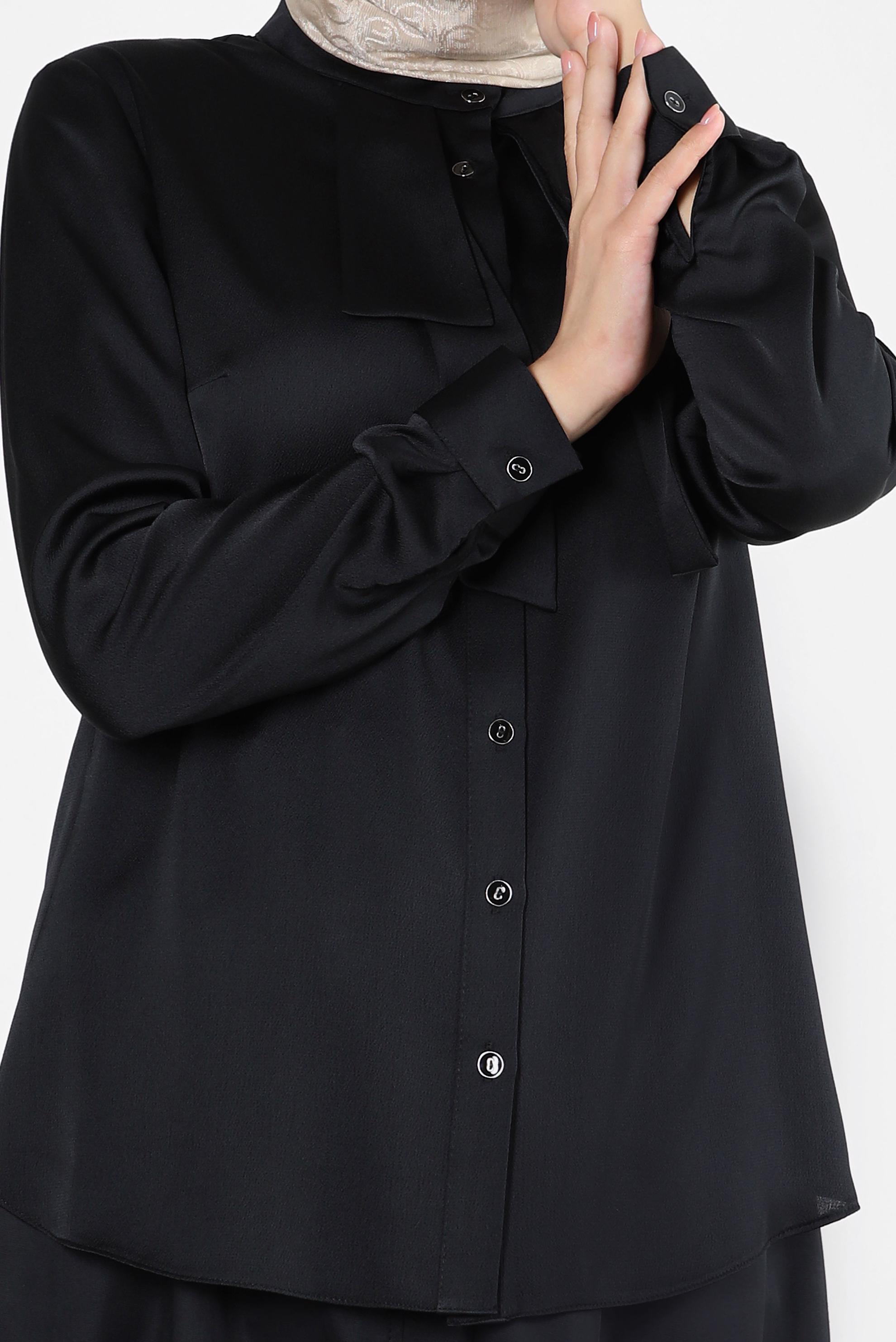 Tesettür giyim SİYAH DÜĞMELİ SATEN BLUZ 43867