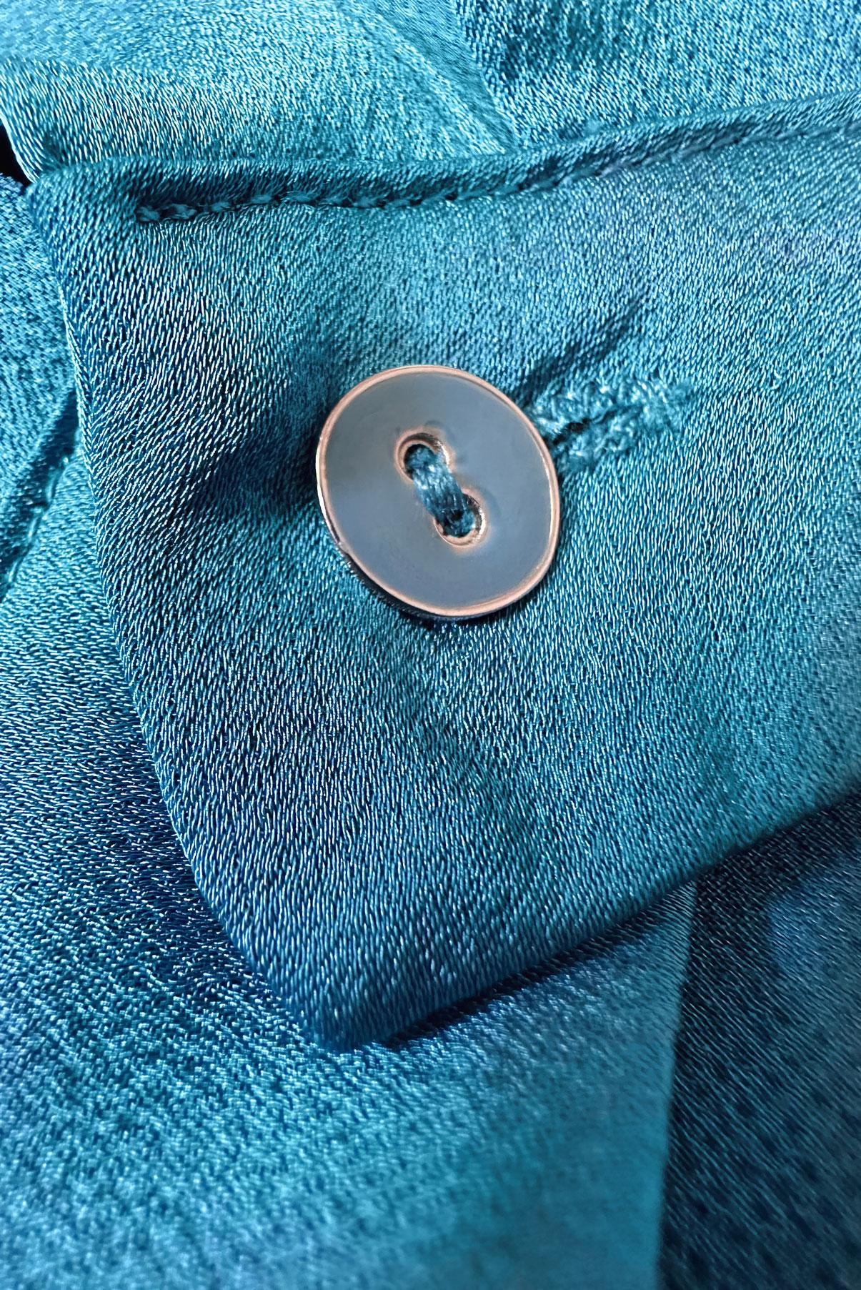 Tesettür giyim MAVİ DÜĞMELİ SATEN BLUZ 43867