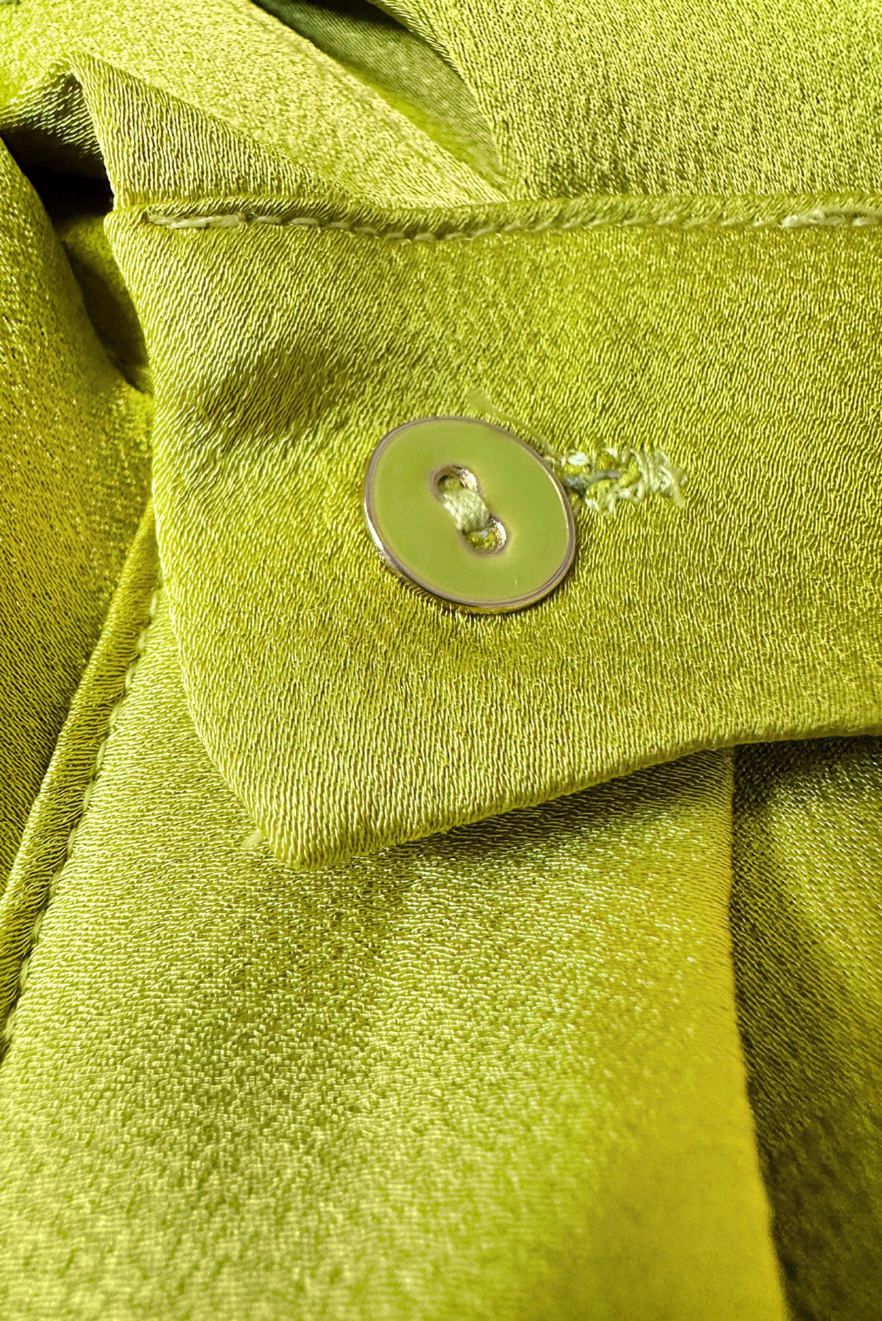 Tesettür giyim YEŞİL DÜĞMELİ SATEN BLUZ 43867