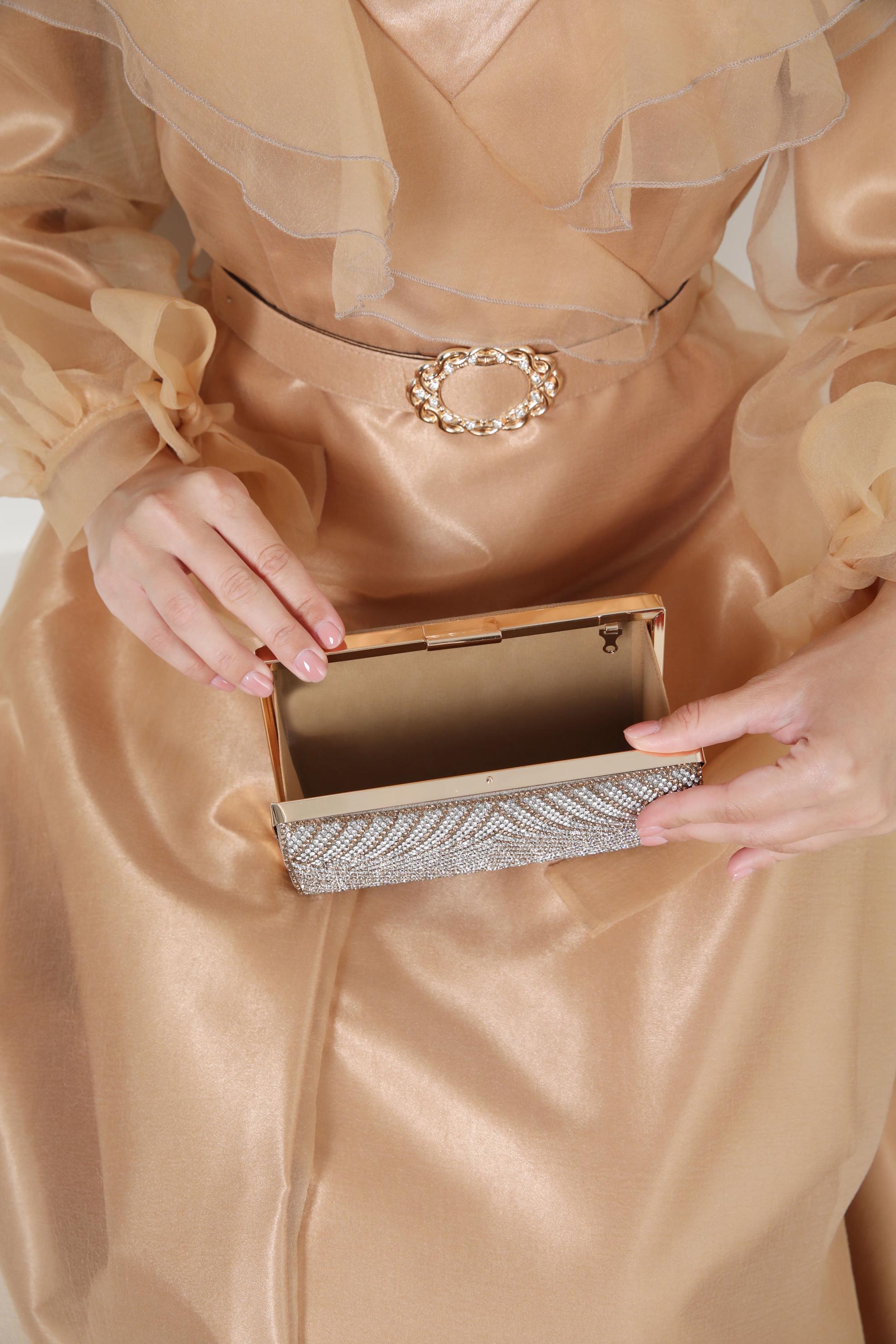 Tesettür giyim ALTIN ALVİNA ZİNCİR ASKILI ABİYE ÇANTA 370