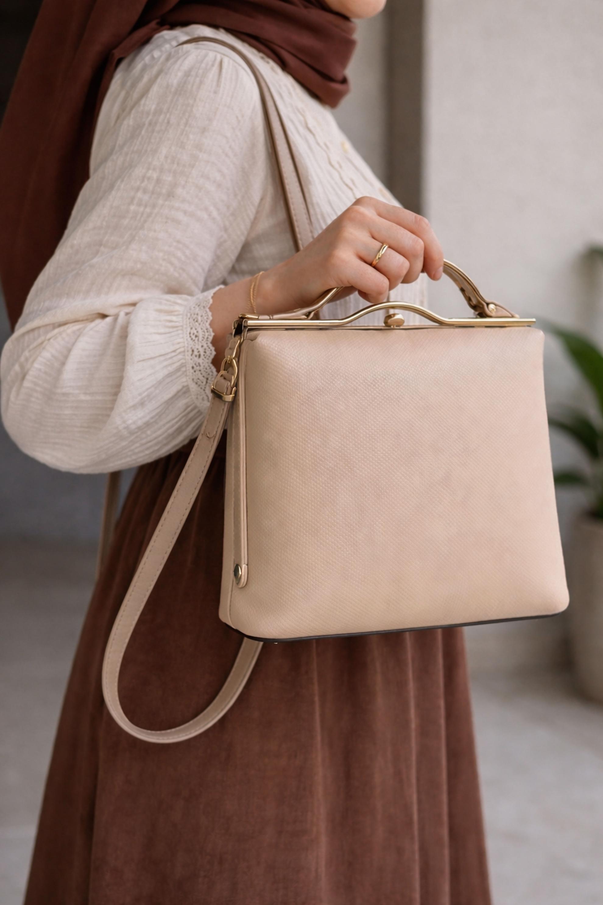 Tesettür giyim BEJ ALVİNA ABİYE ÇANTA 410