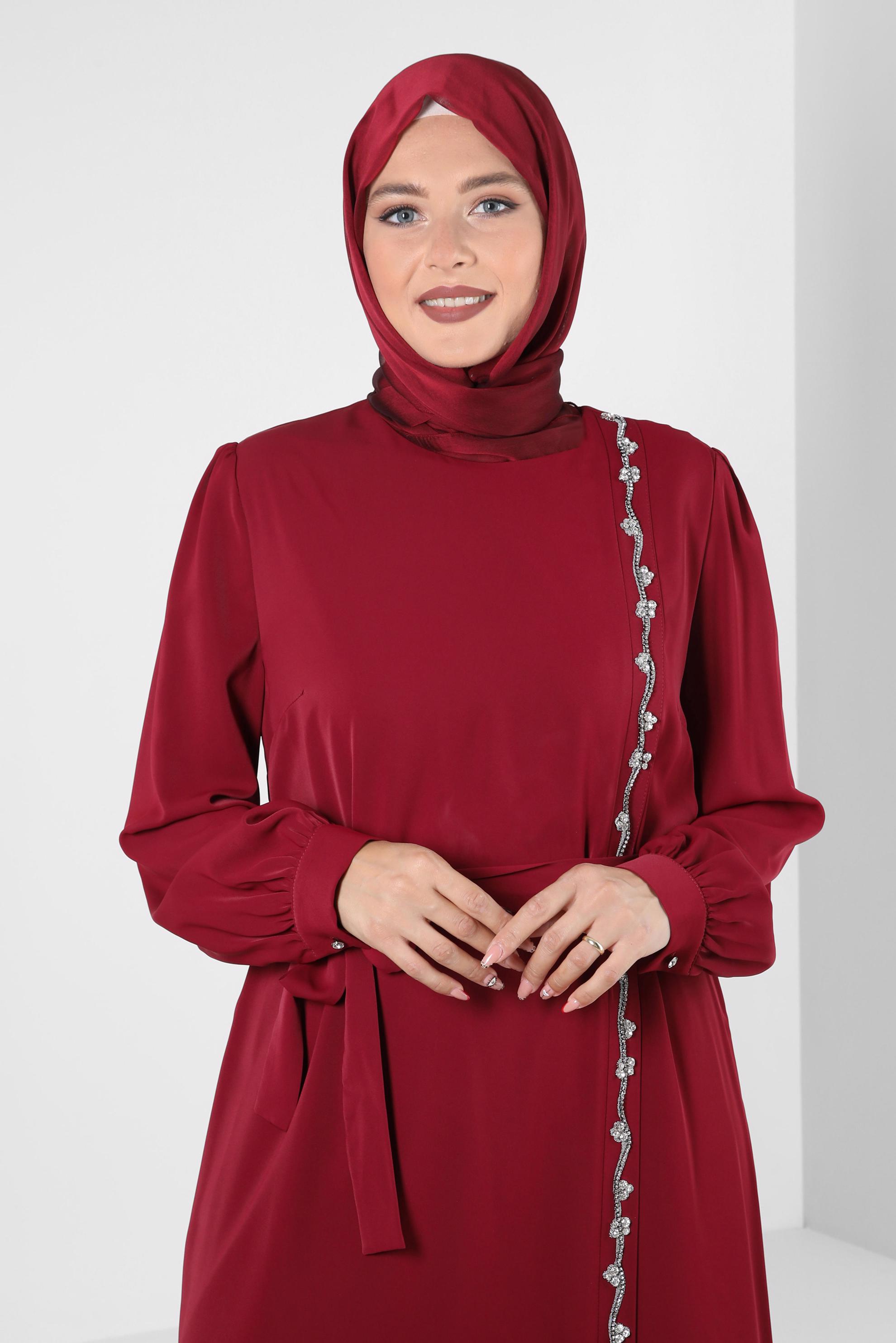Vêtements hijab ROUGE BORDEAUX ROBE CEINTURÉE BRODÉE DE GEMMES 20356