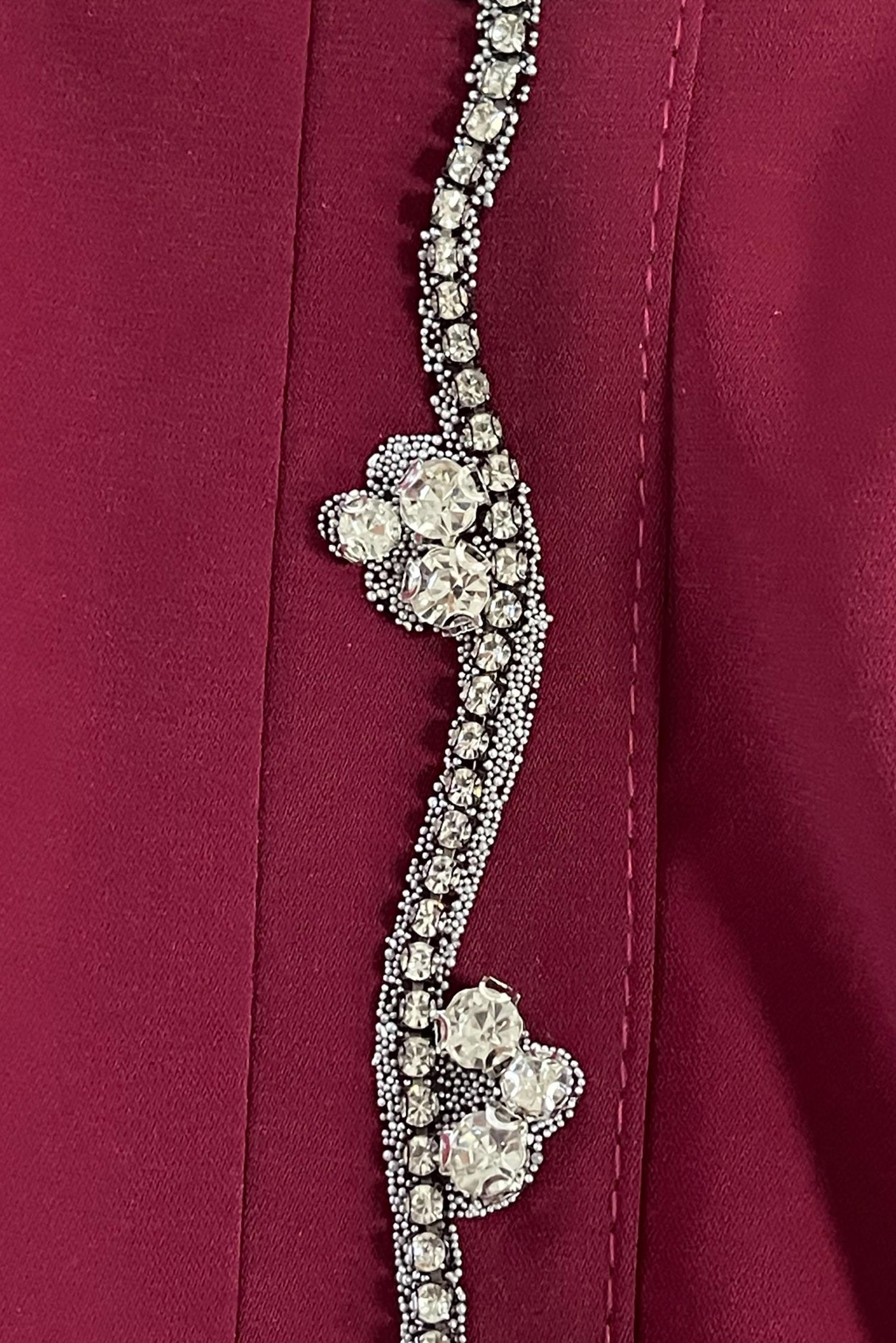 Vêtements hijab ROUGE BORDEAUX ROBE CEINTURÉE BRODÉE DE GEMMES 20356