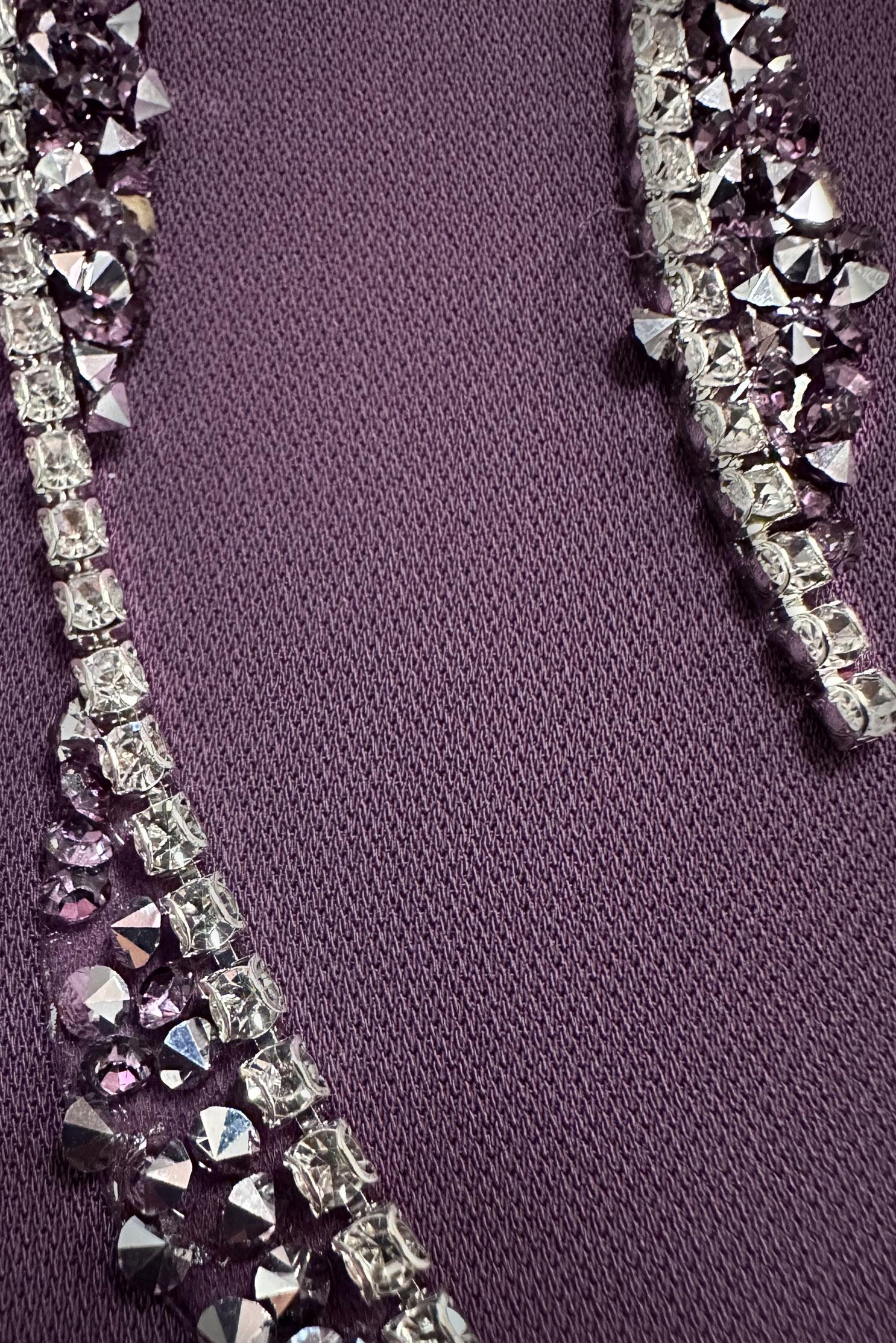 Vêtements hijab POURPRE ROBE CEINTURÉE BRODÉE DE GEMMES 20357