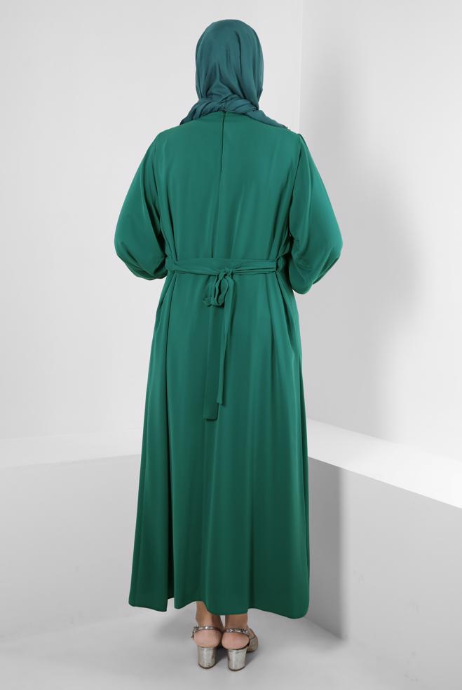 Tesettür giyim YEŞİL AKSESUAR DETAYLI KUŞAKLI ELBİSE 20361 - ALVİNA