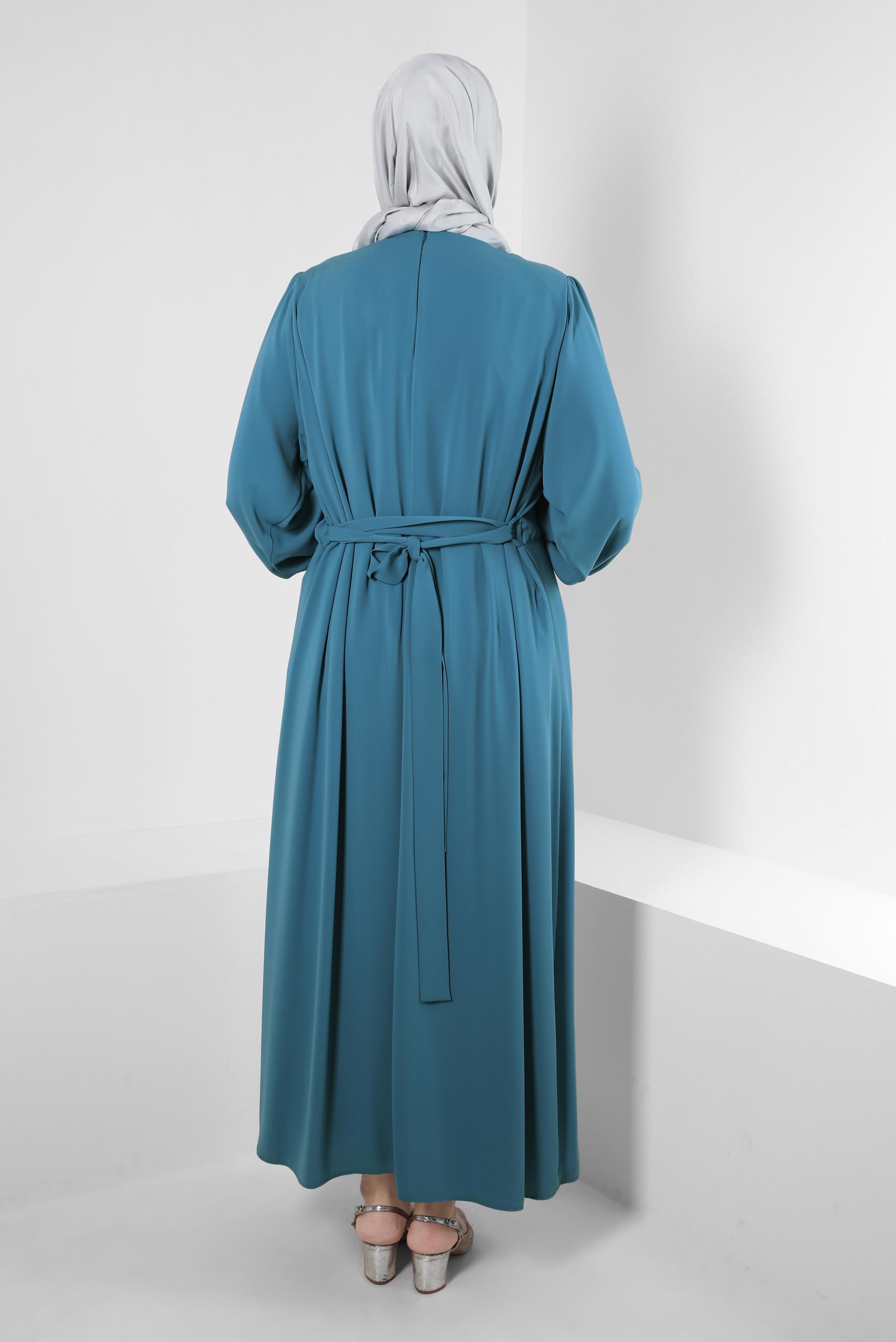 Tesettür giyim MAVİ AKSESUAR DETAYLI KUŞAKLI ELBİSE 20361
