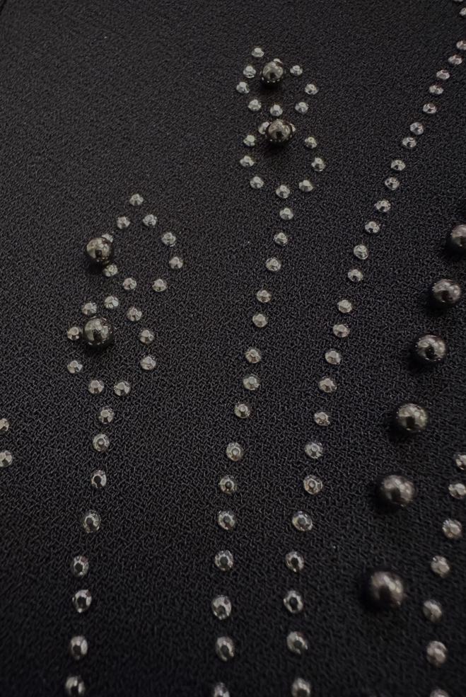 Tesettür giyim SİYAH BONCUK BASKILI BİSİKLET YAKA KREP ELBİSE 20382 - ALVİNA