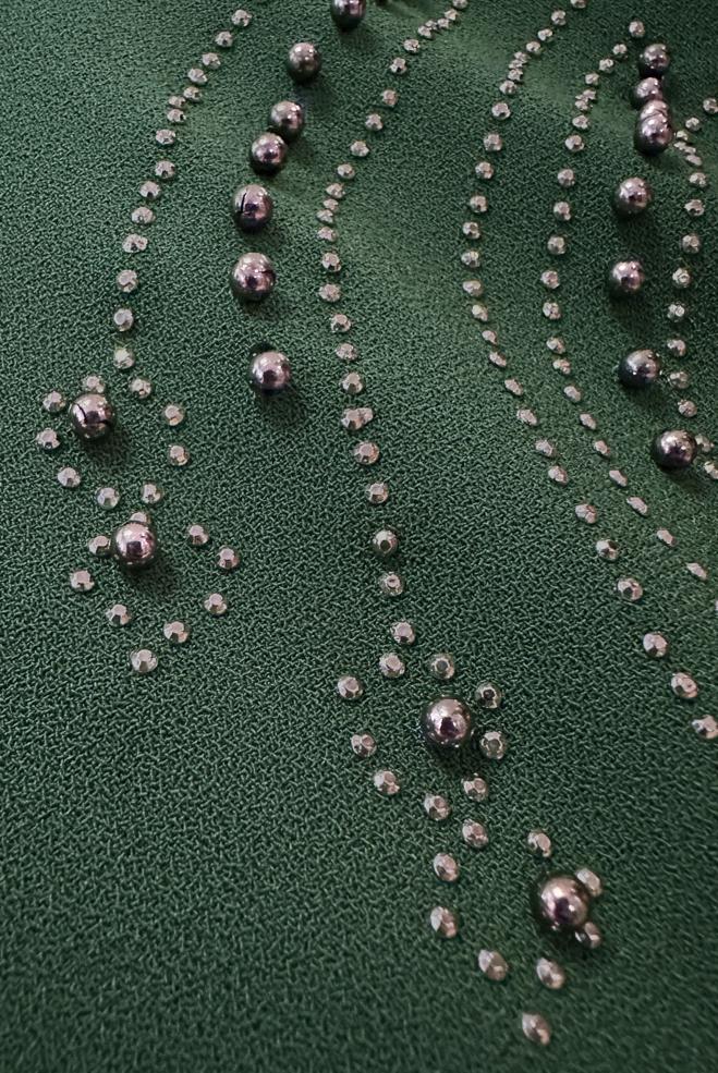 Tesettür giyim YEŞİL BONCUK BASKILI BİSİKLET YAKA KREP ELBİSE 20382 - ALVİNA