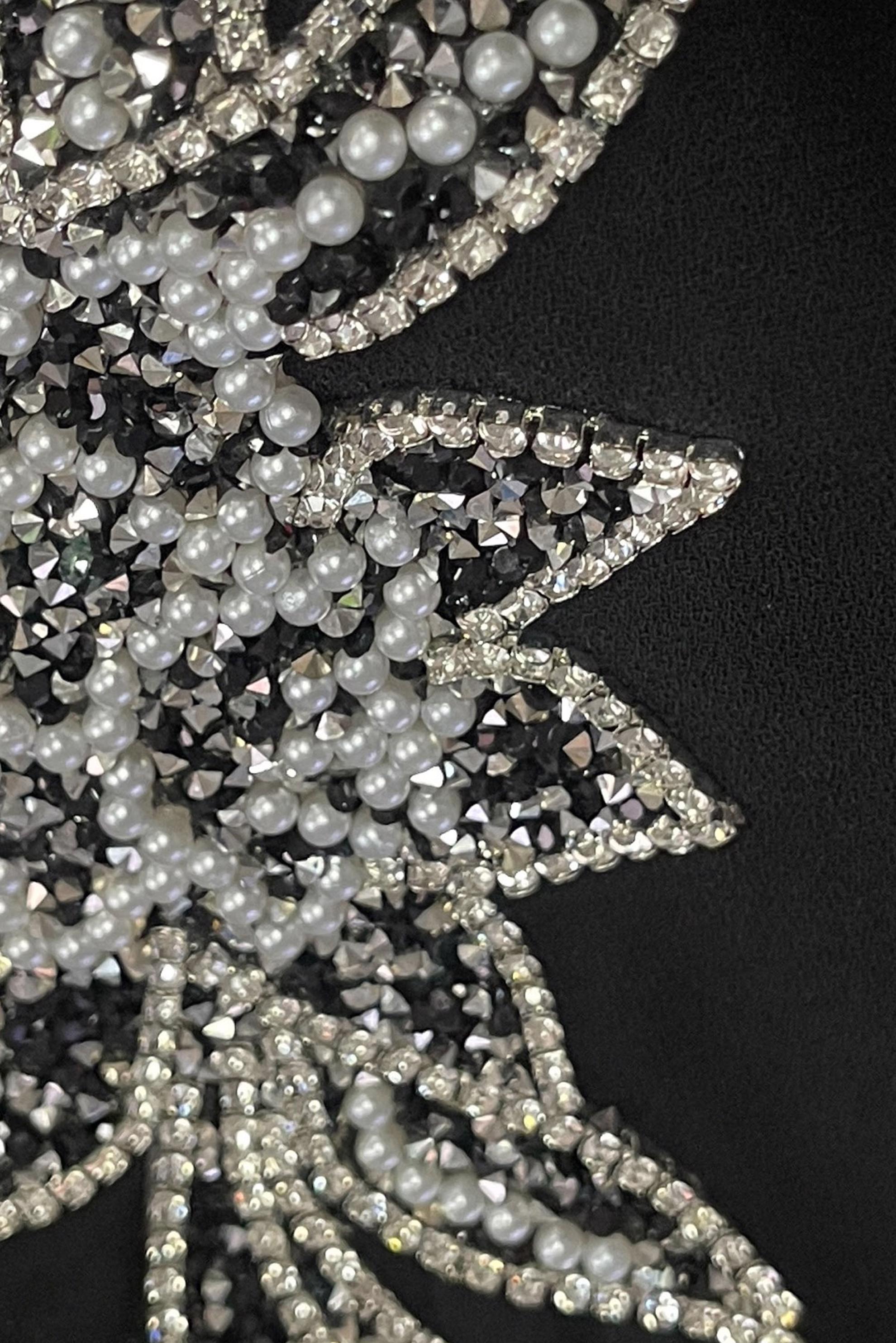 Tesettür giyim SİYAH OMZU TAŞ VE BONCUK İŞLEMELİ KREP ELBİSE 20394