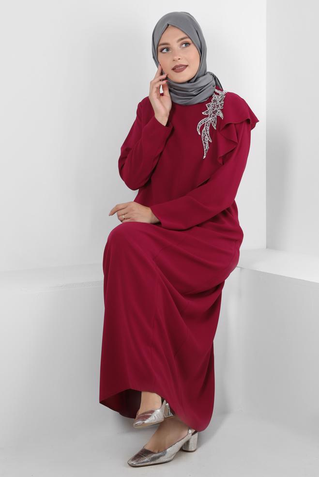 Tesettür giyim BORDO OMZU TAŞ VE BONCUK İŞLEMELİ KREP ELBİSE 20394 - ALVİNA