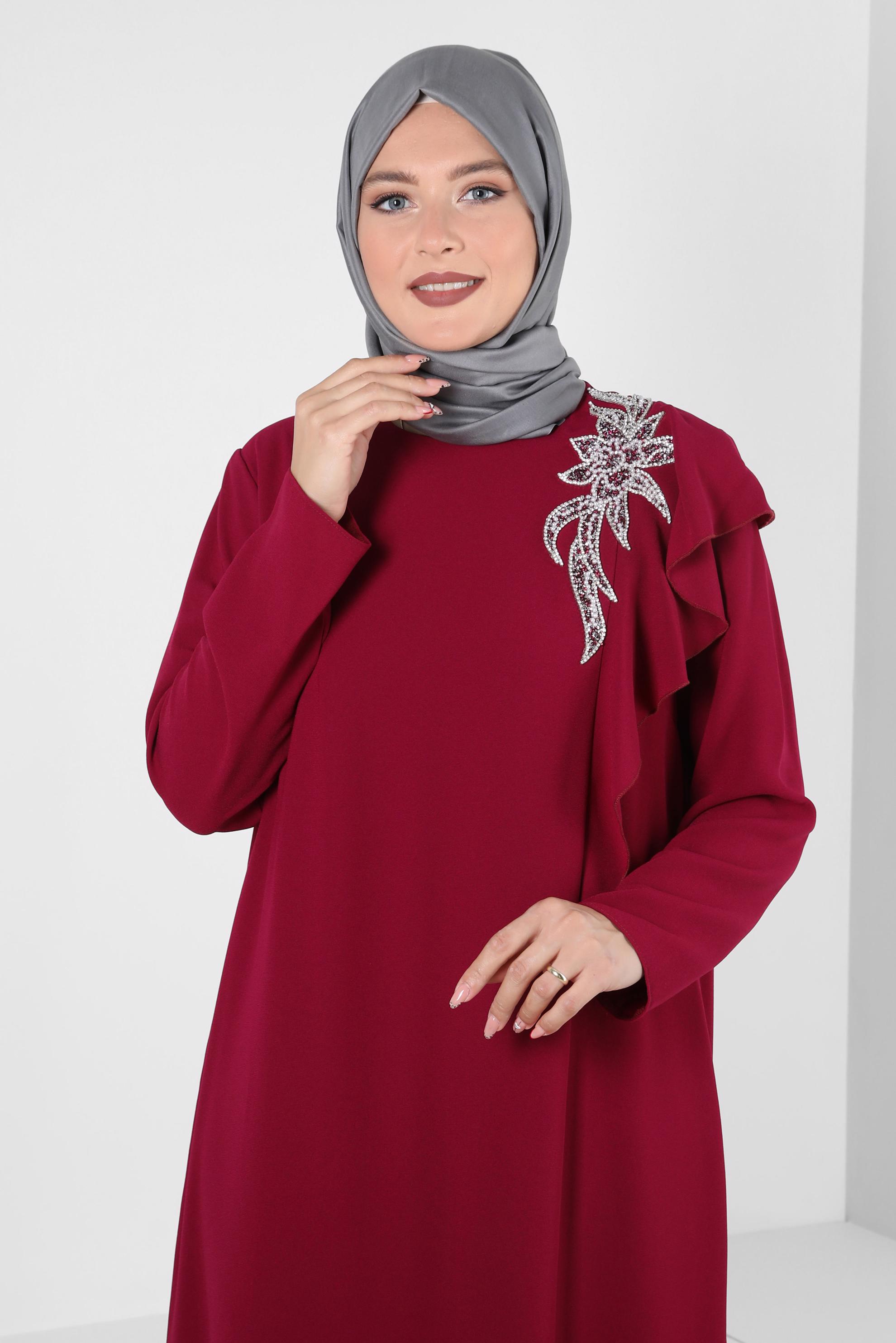 Vêtements hijab ROUGE BORDEAUX ROBE EN CRÊPE BRODÉE DE GEMMES ET DE PERLES 20394