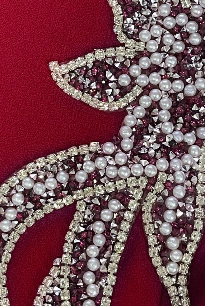 Tesettür giyim BORDO OMZU TAŞ VE BONCUK İŞLEMELİ KREP ELBİSE 20394 - ALVİNA