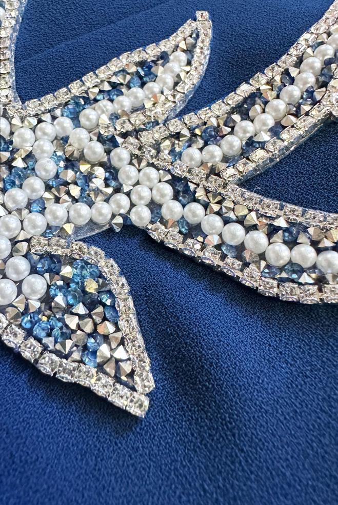 Tesettür giyim MAVİ OMZU TAŞ VE BONCUK İŞLEMELİ KREP ELBİSE 20394 - ALVİNA