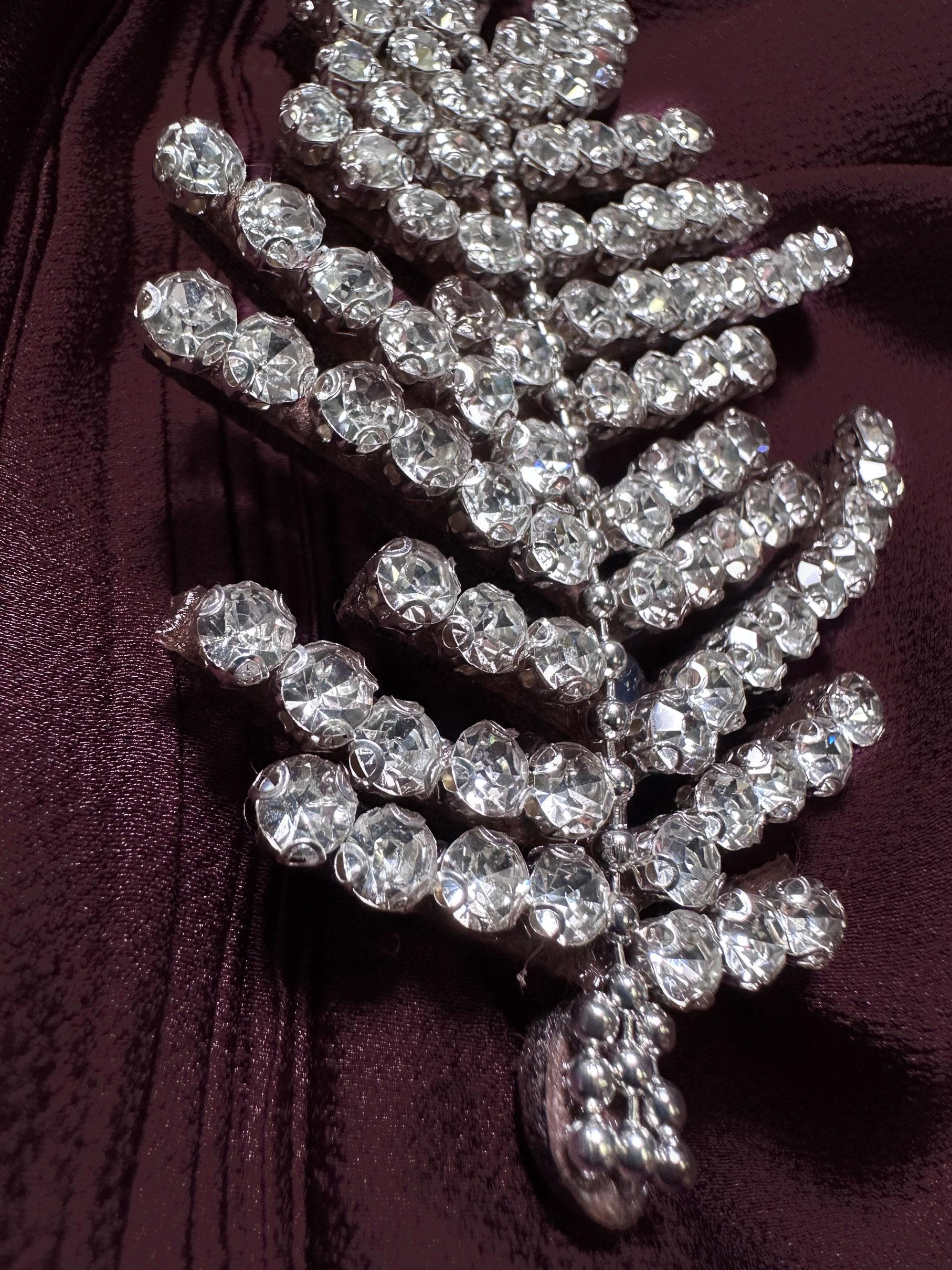 Tesettür giyim BORDO TAŞ DETAYLI KUŞAKLI SATEN ELBİSE 43510