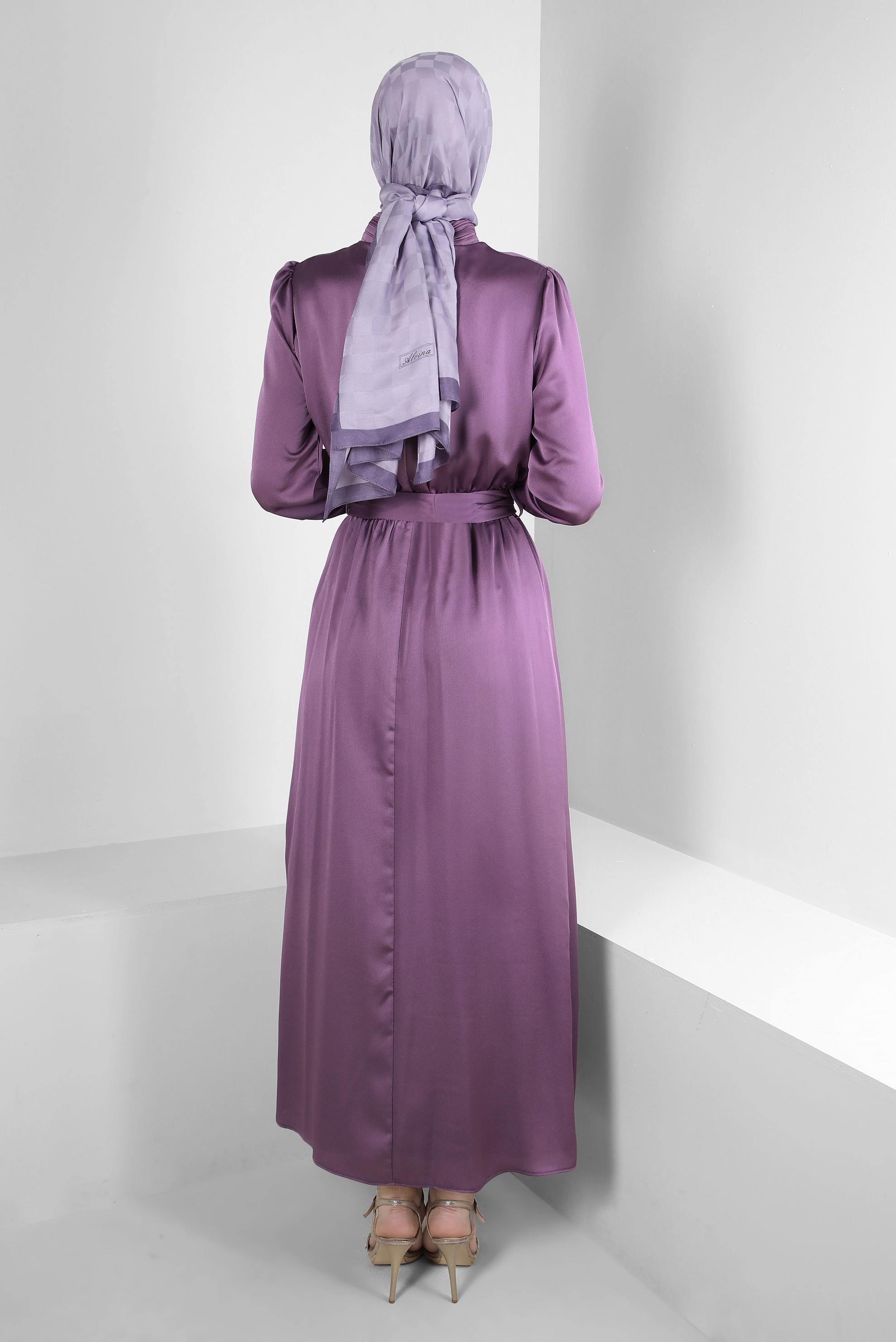 Tesettür giyim MÜRDÜM TAŞ DETAYLI KUŞAKLI SATEN ELBİSE 43510