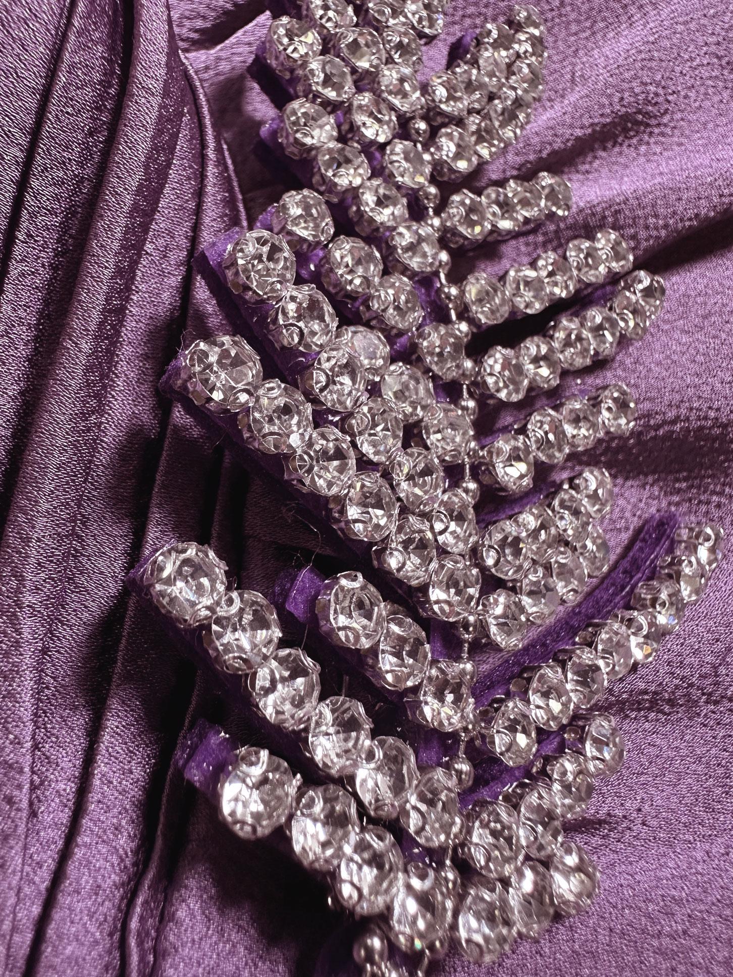 Tesettür giyim MÜRDÜM TAŞ DETAYLI KUŞAKLI SATEN ELBİSE 43510