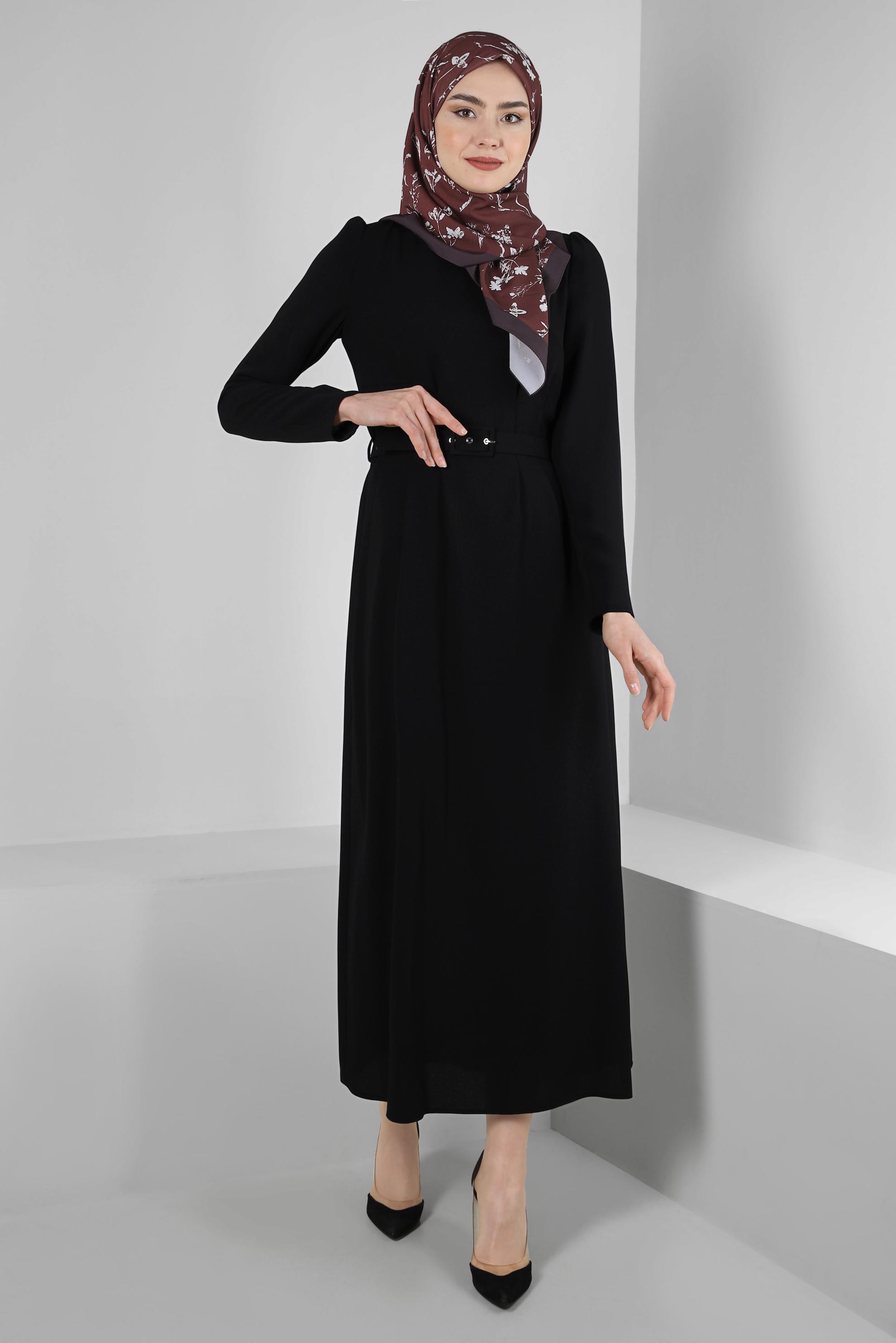 Tesettür giyim SİYAH KEMERLİ PENS DETAYLI KREP ELBİSE 43513