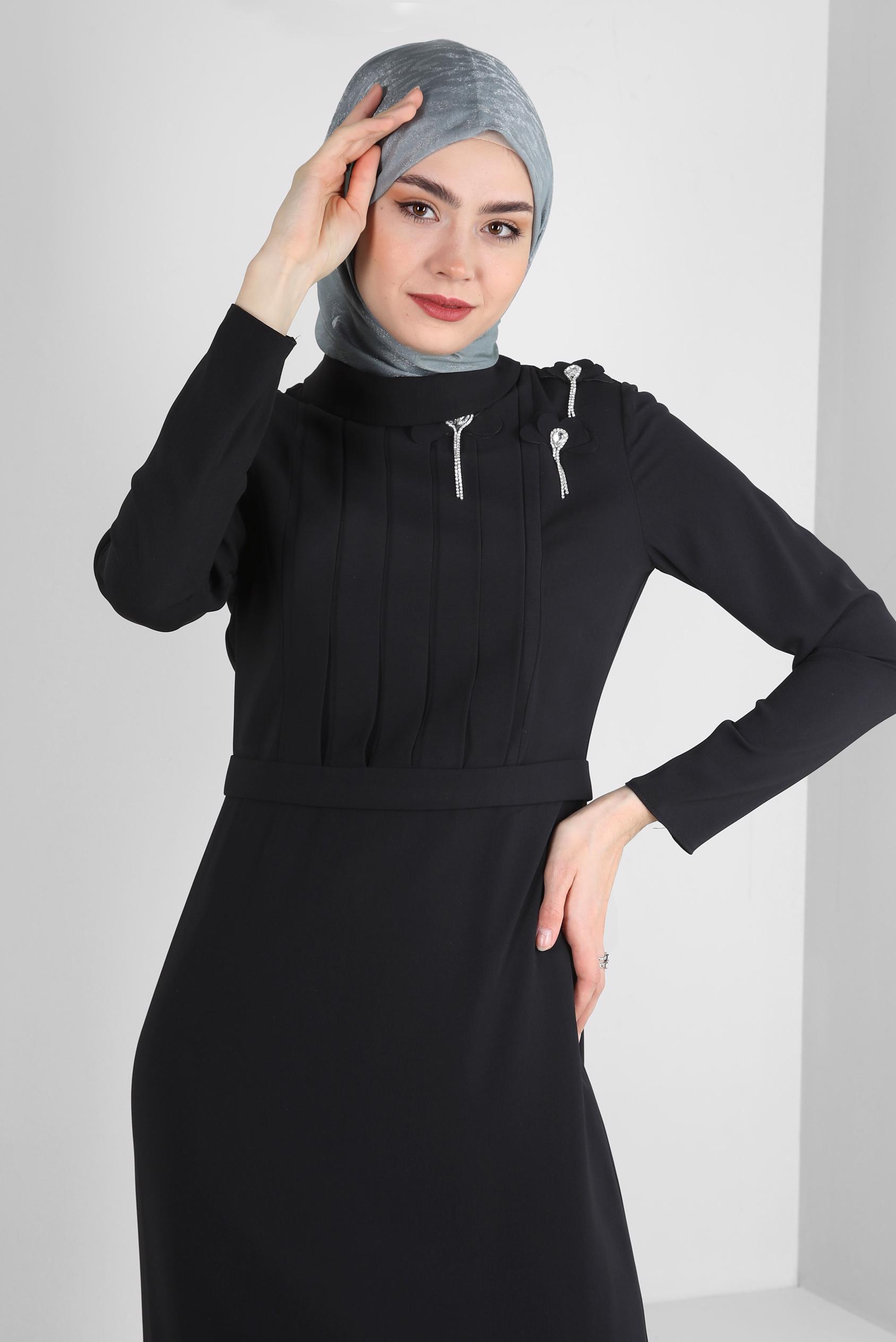 Tesettür giyim SİYAH AKSESUARLI DRAPE DETAYLI ELBİSE 43519