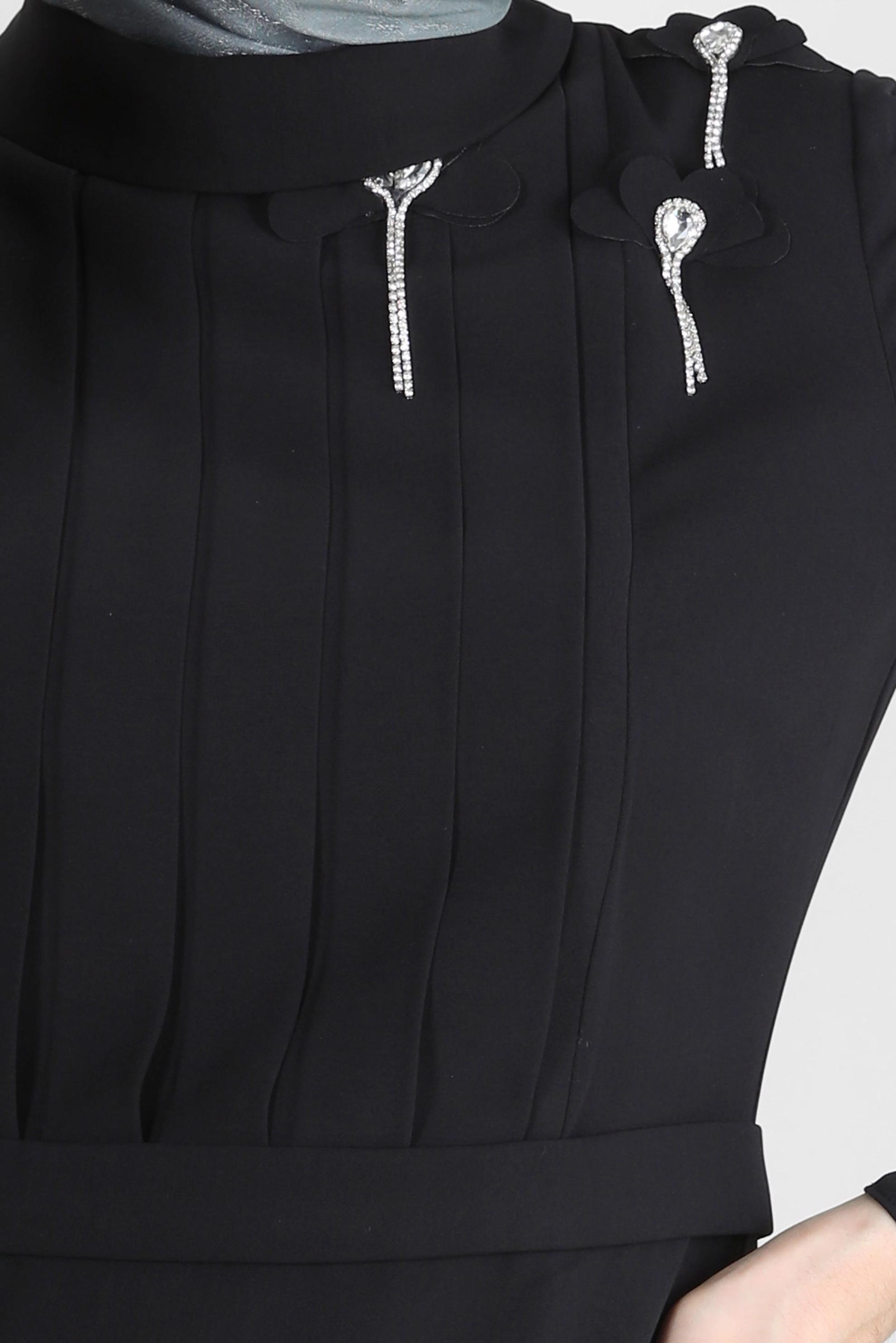 Tesettür giyim SİYAH AKSESUARLI DRAPE DETAYLI ELBİSE 43519