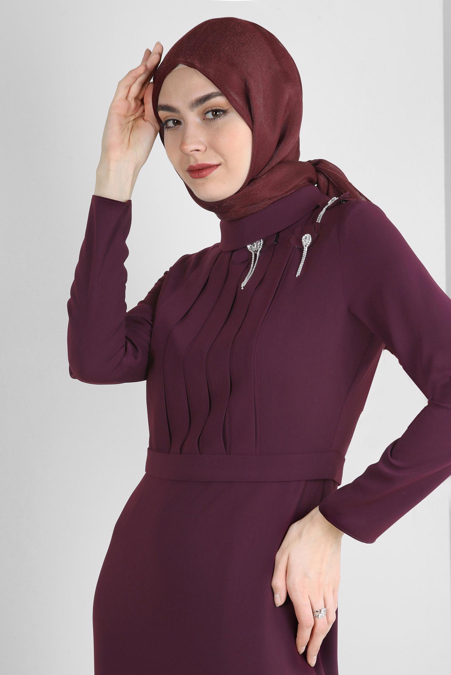 Tesettür giyim MÜRDÜM AKSESUARLI DRAPE DETAYLI ELBİSE 43519