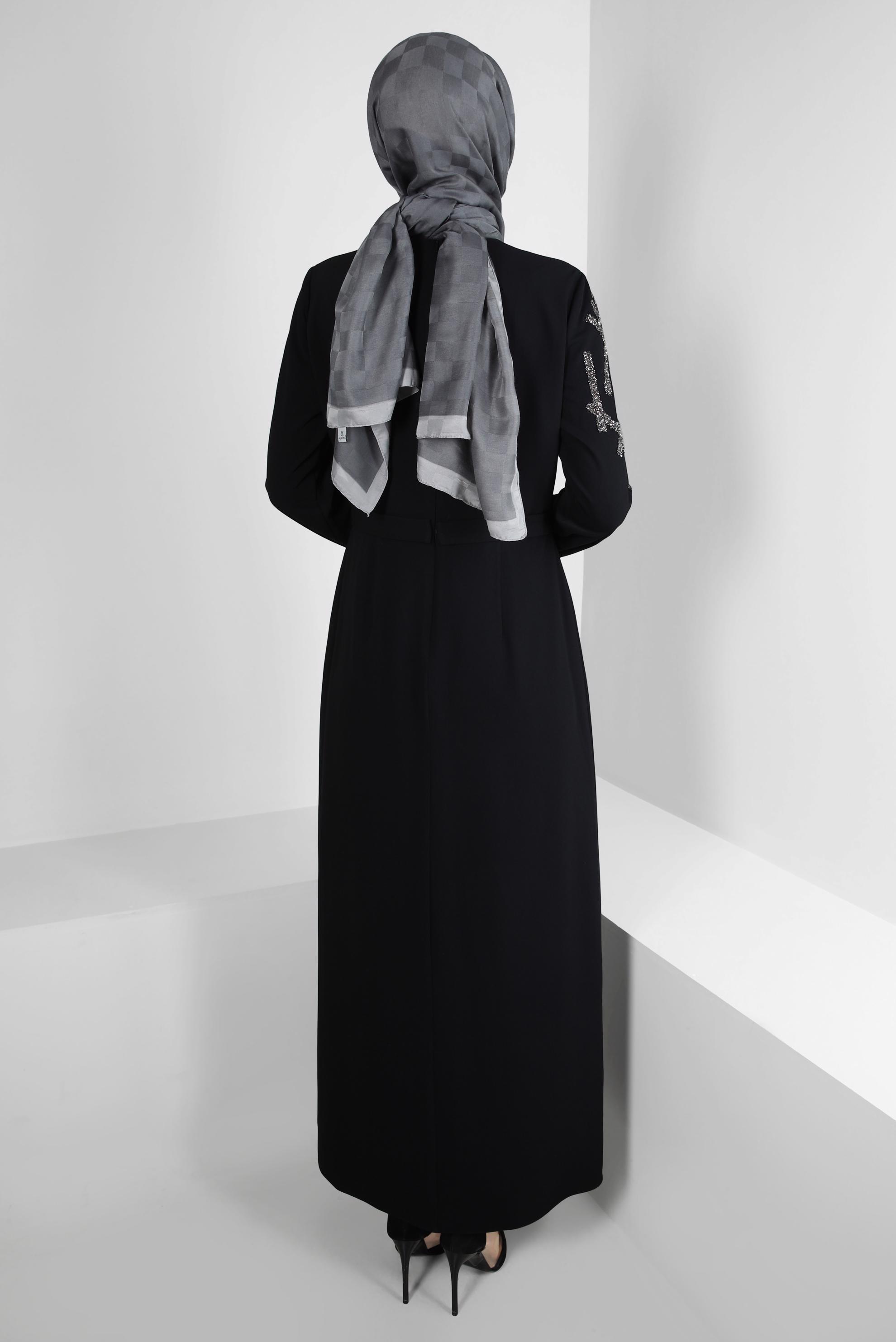 Tesettür giyim SİYAH TAŞ İŞLEMELİ DÜZ KESİM ELBİSE 43520