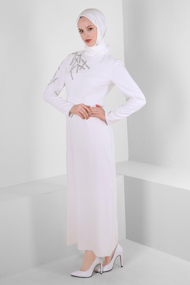 Tesettür giyim BEYAZ TAŞ İŞLEMELİ DÜZ KESİM ELBİSE 43520 - ALVİNA