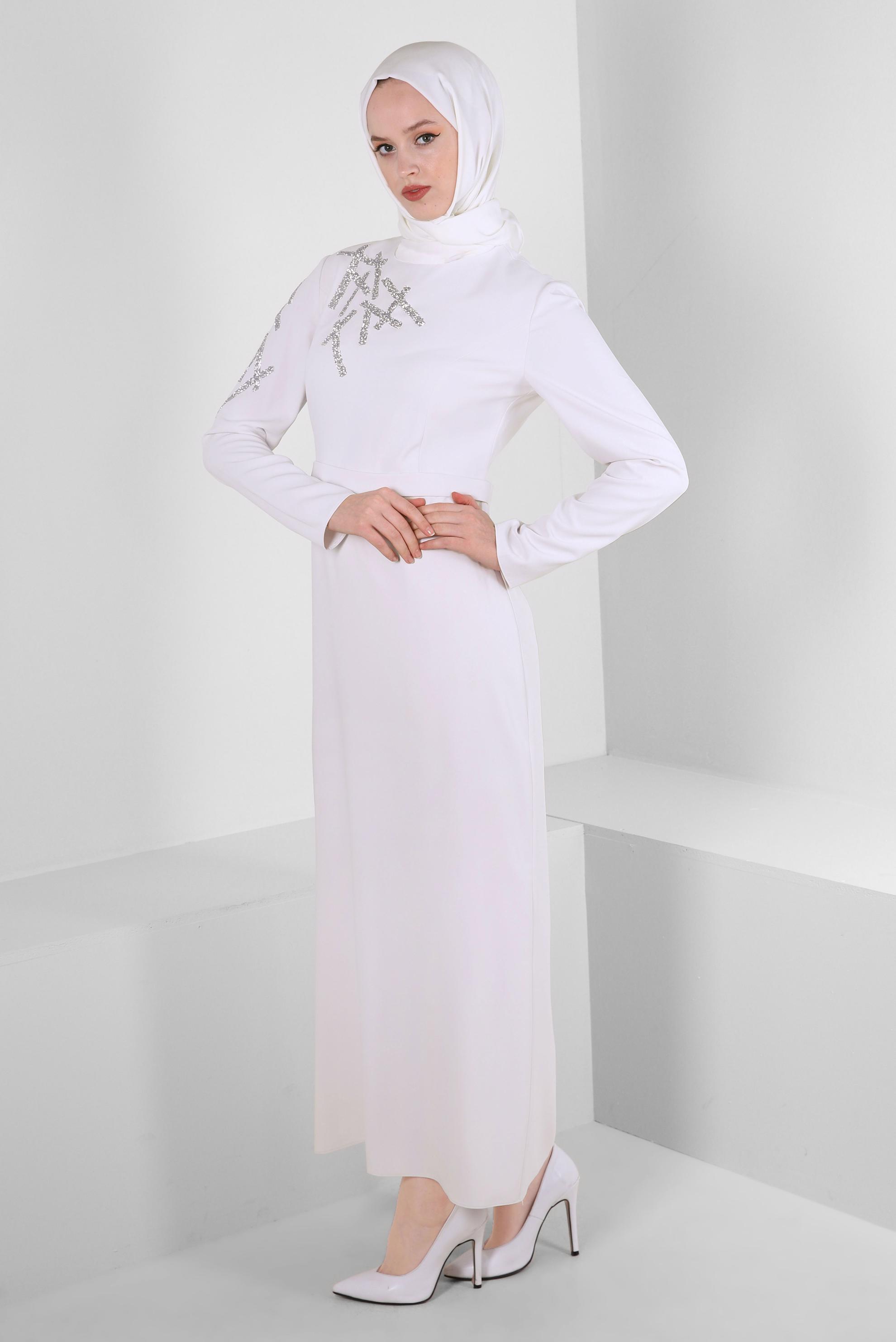 Tesettür giyim BEYAZ TAŞ İŞLEMELİ DÜZ KESİM ELBİSE 43520