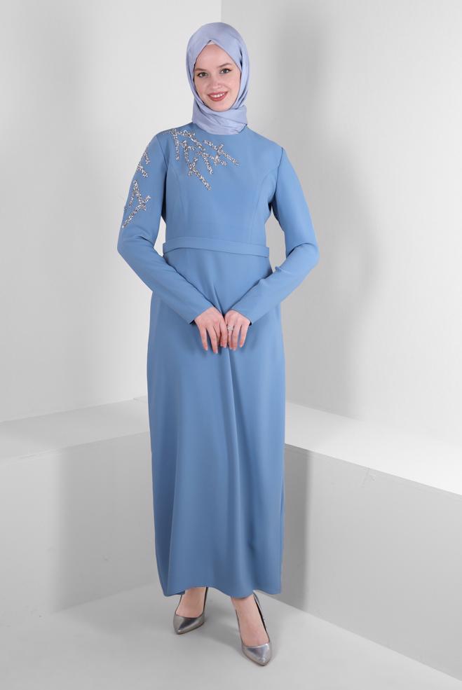 Tesettür giyim MAVİ TAŞ İŞLEMELİ DÜZ KESİM ELBİSE 43520 - ALVİNA