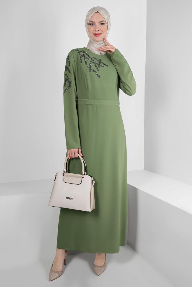 Tesettür giyim  TAŞ İŞLEMELİ DÜZ KESİM ELBİSE 43520 - ALVİNA
