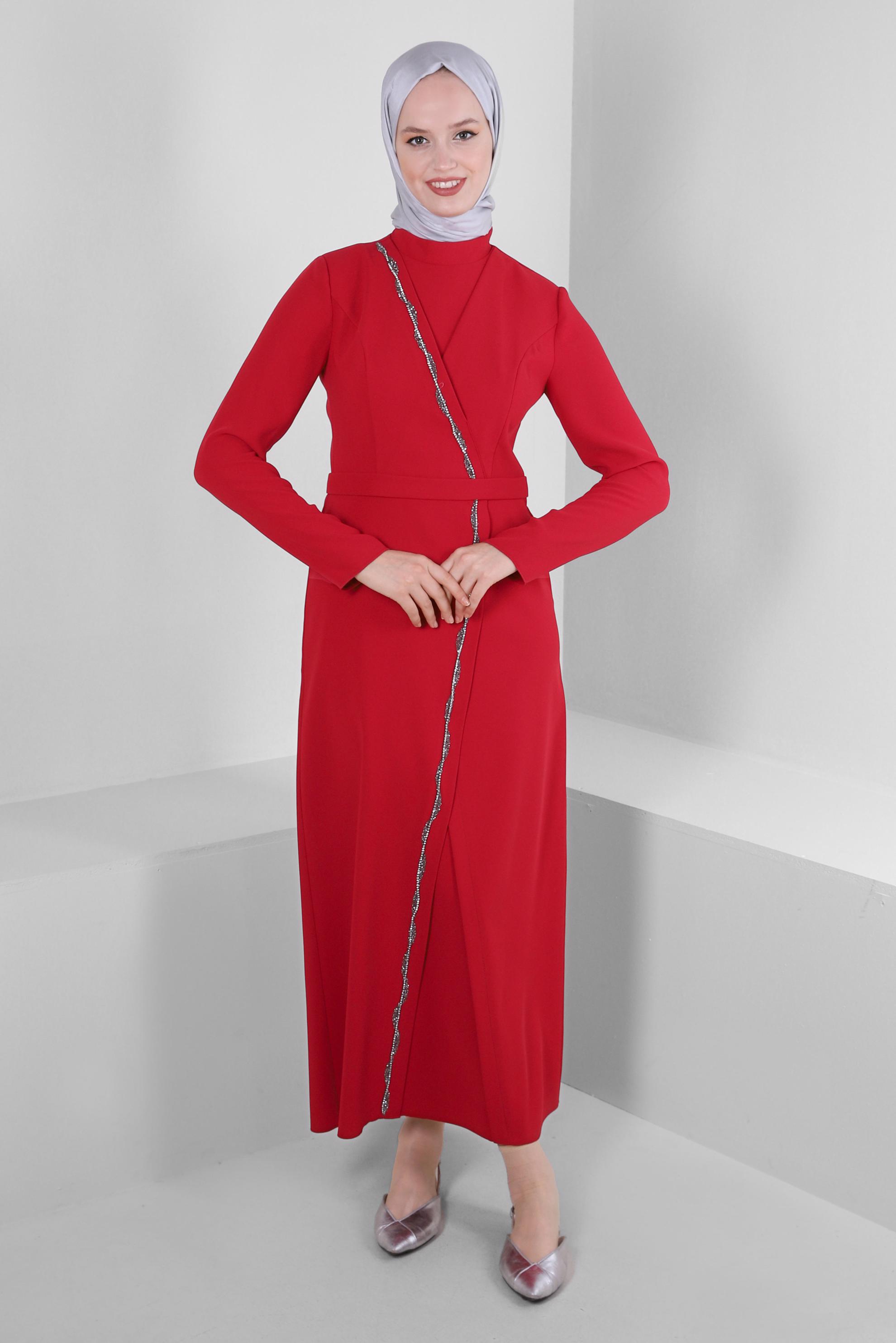 Tesettür giyim KIRMIZI TAŞ DETAYLI DİK YAKA ELBİSE 43541
