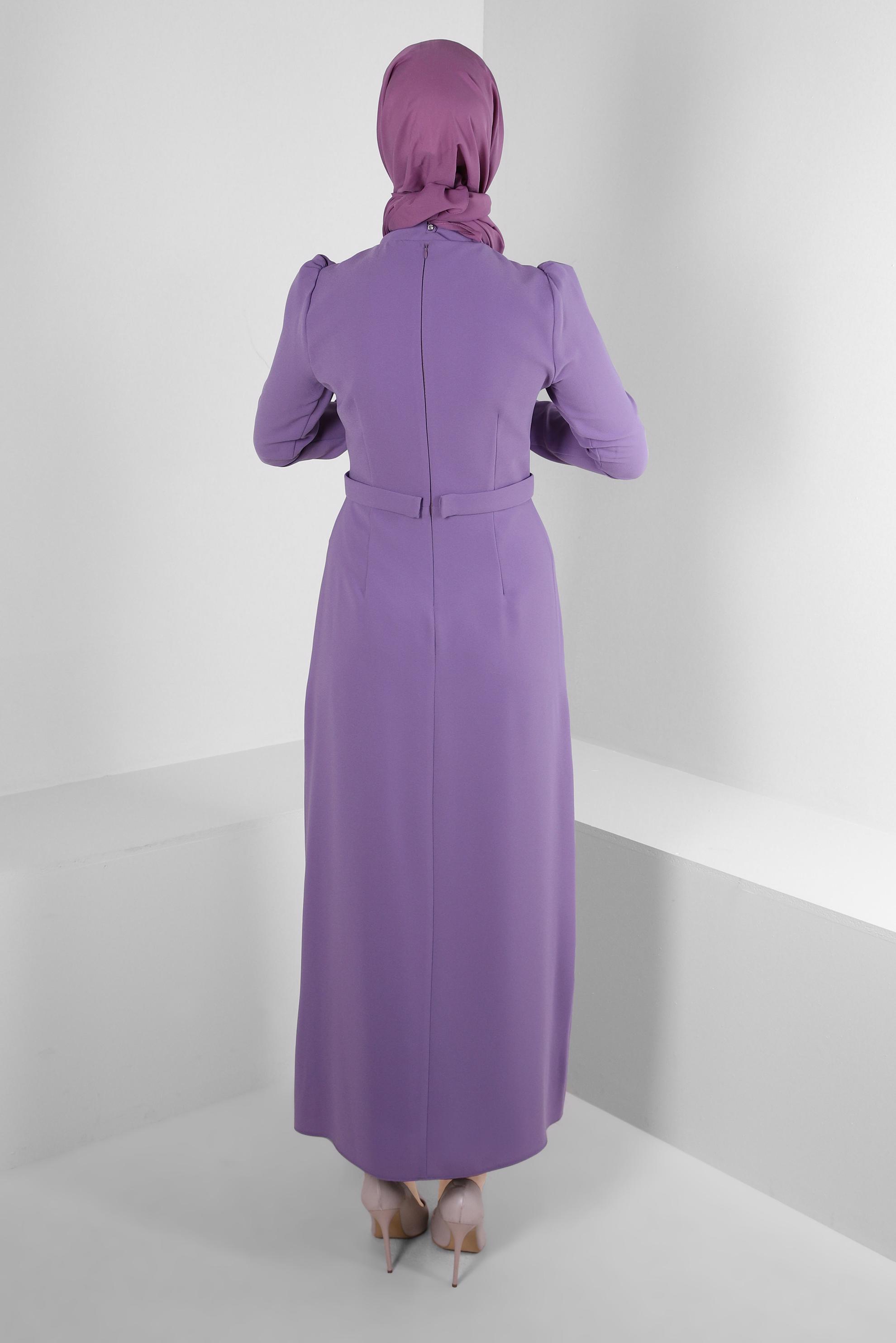 Tesettür giyim MOR DİK YAKA TAŞ DETAYLI ELBİSE 43542