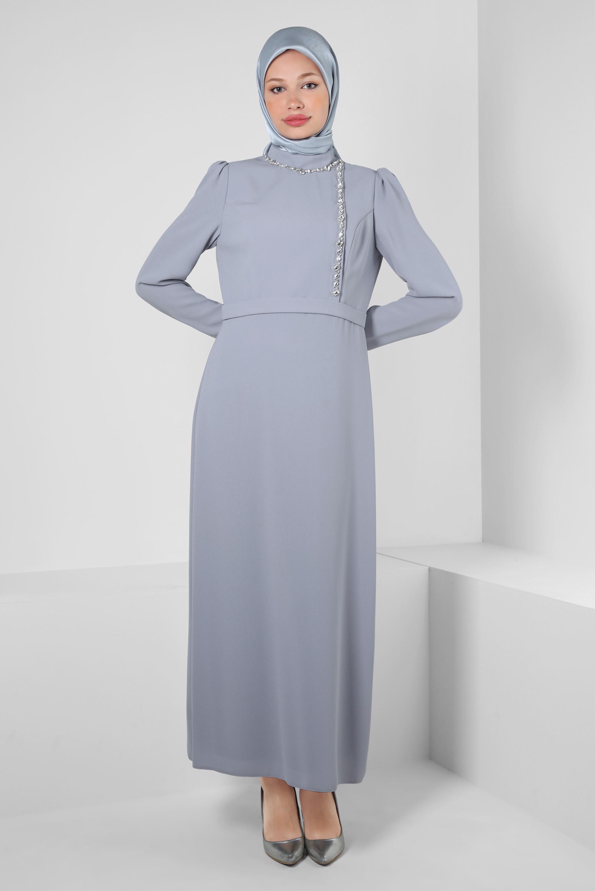 Tesettür giyim GÜMÜŞ DİK YAKA TAŞ DETAYLI ELBİSE 43542