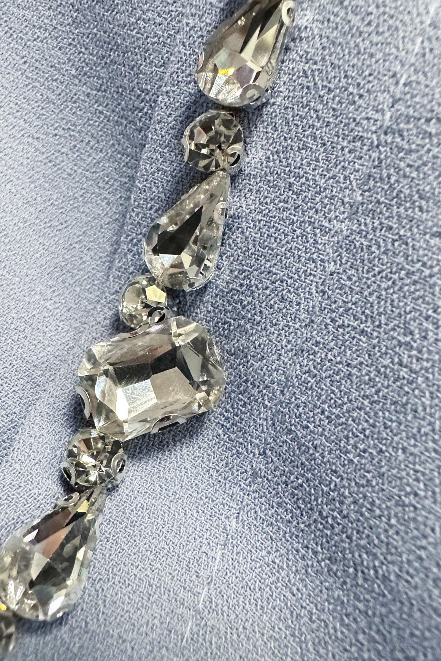 Tesettür giyim GÜMÜŞ DİK YAKA TAŞ DETAYLI ELBİSE 43542