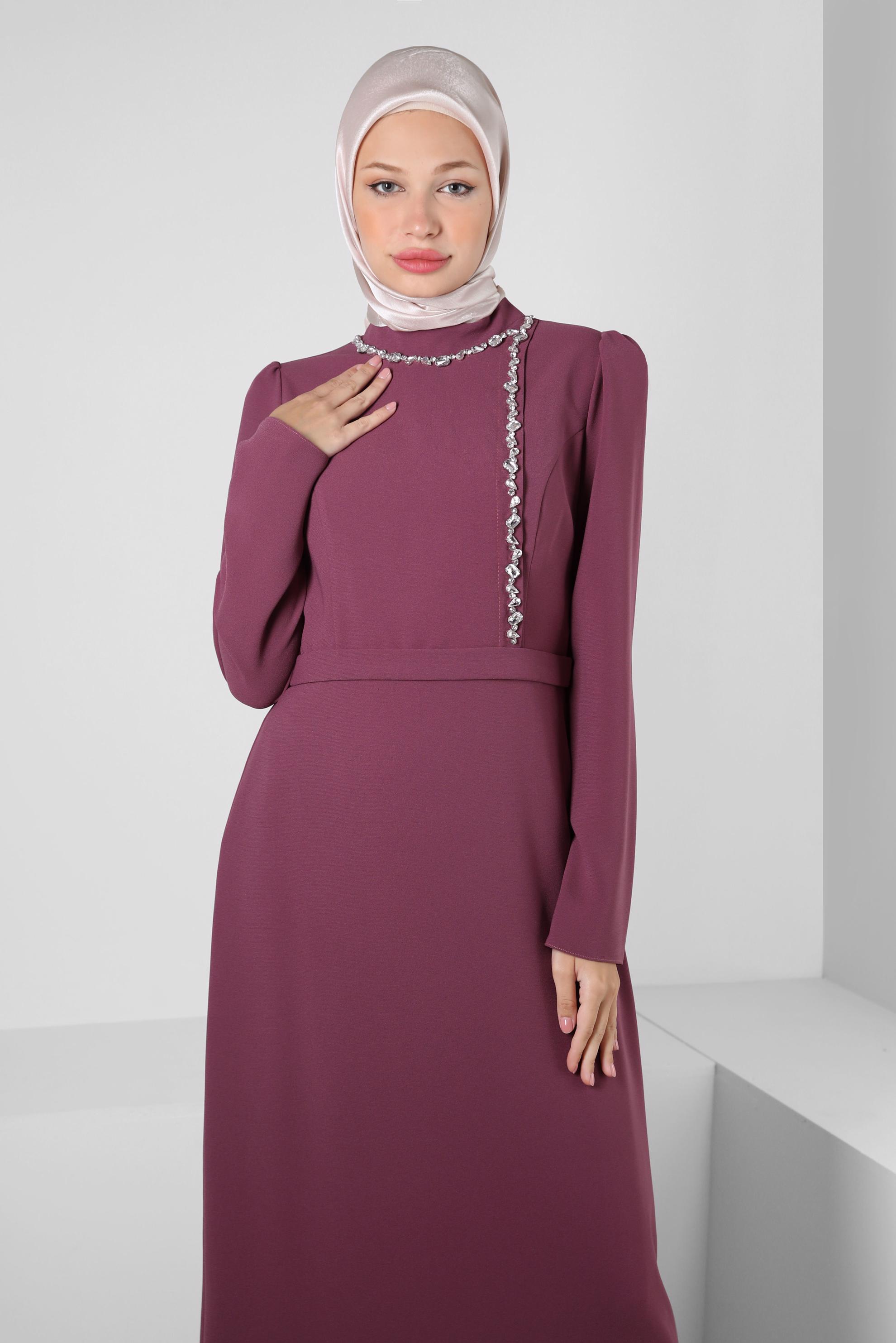 Tesettür giyim PEMBE DİK YAKA TAŞ DETAYLI ELBİSE 43542