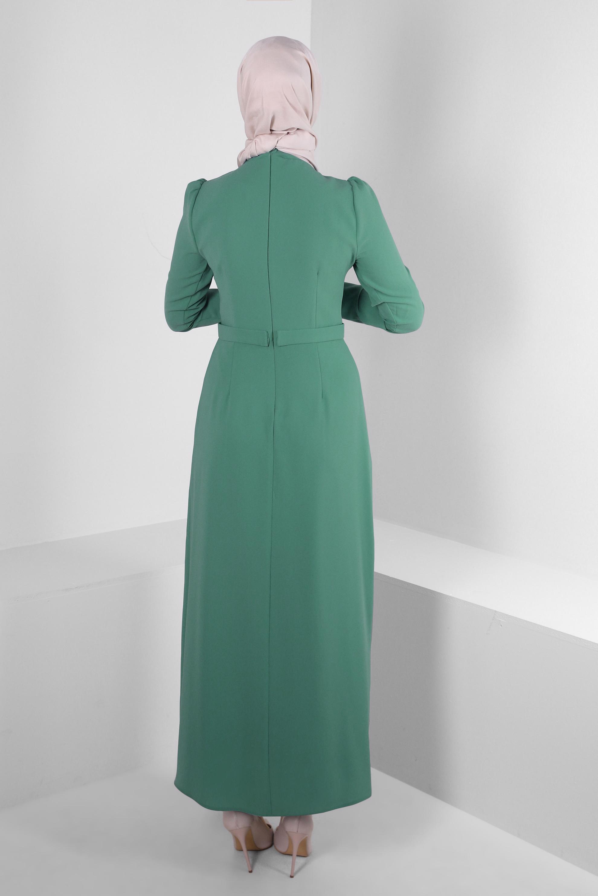 Tesettür giyim YEŞİL DİK YAKA TAŞ DETAYLI ELBİSE 43542