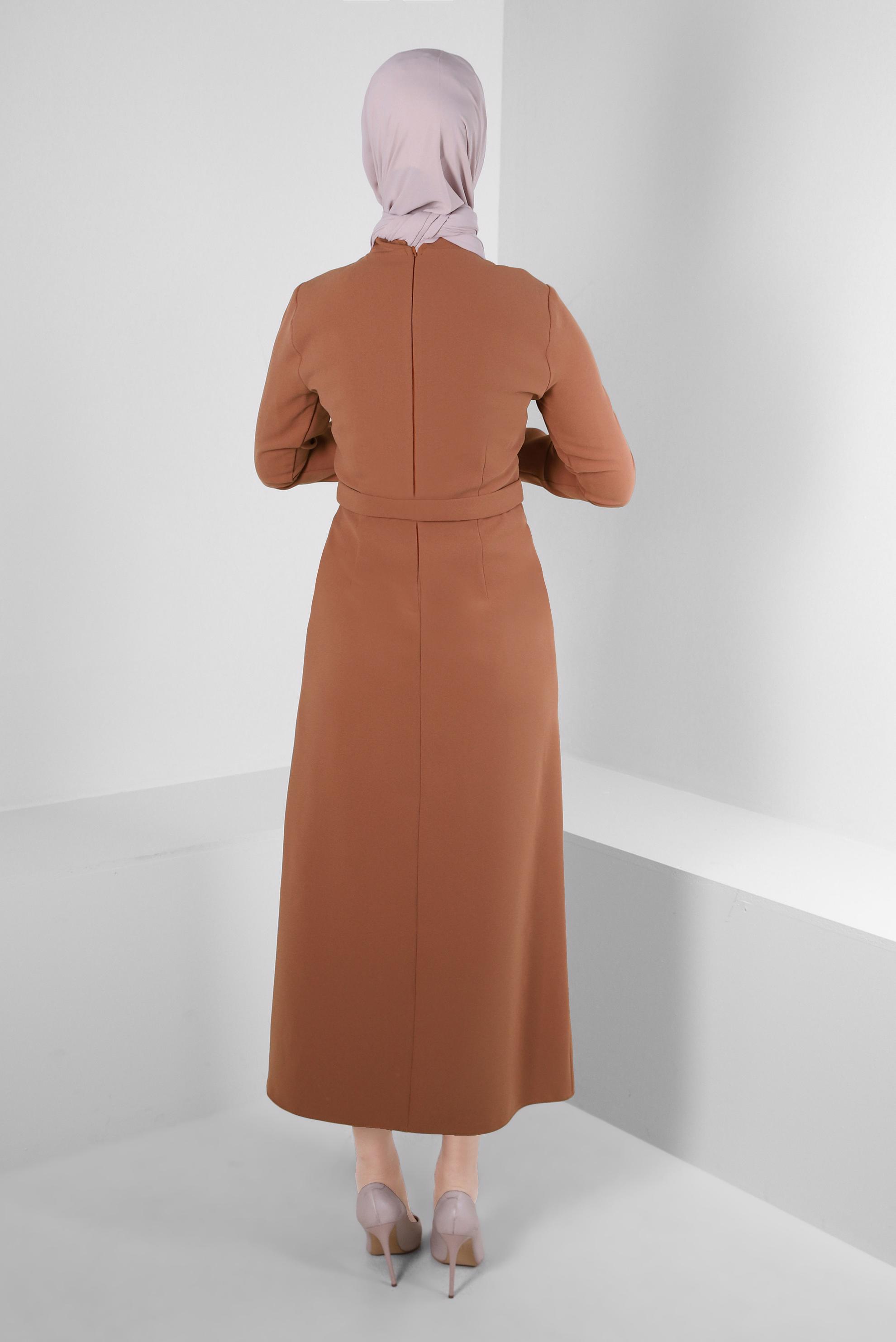 Tesettür giyim KAHVE TAŞ İŞLEME DETAYLI KREP ELBİSE 43544