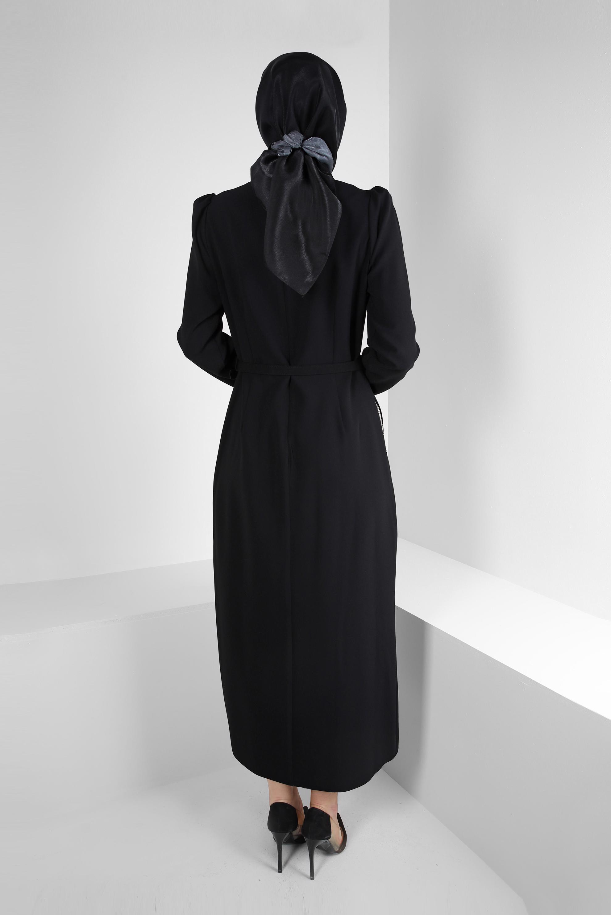 Tesettür giyim SİYAH ZİNCİR DETAYLI KEMERLİ KREP ELBİSE 43546