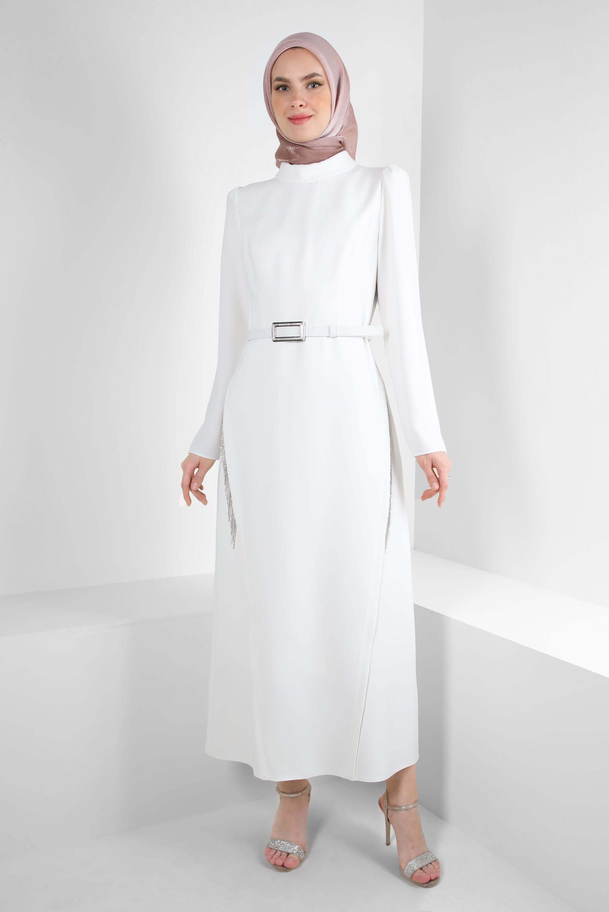Tesettür giyim BEYAZ ZİNCİR DETAYLI KEMERLİ KREP ELBİSE 43546