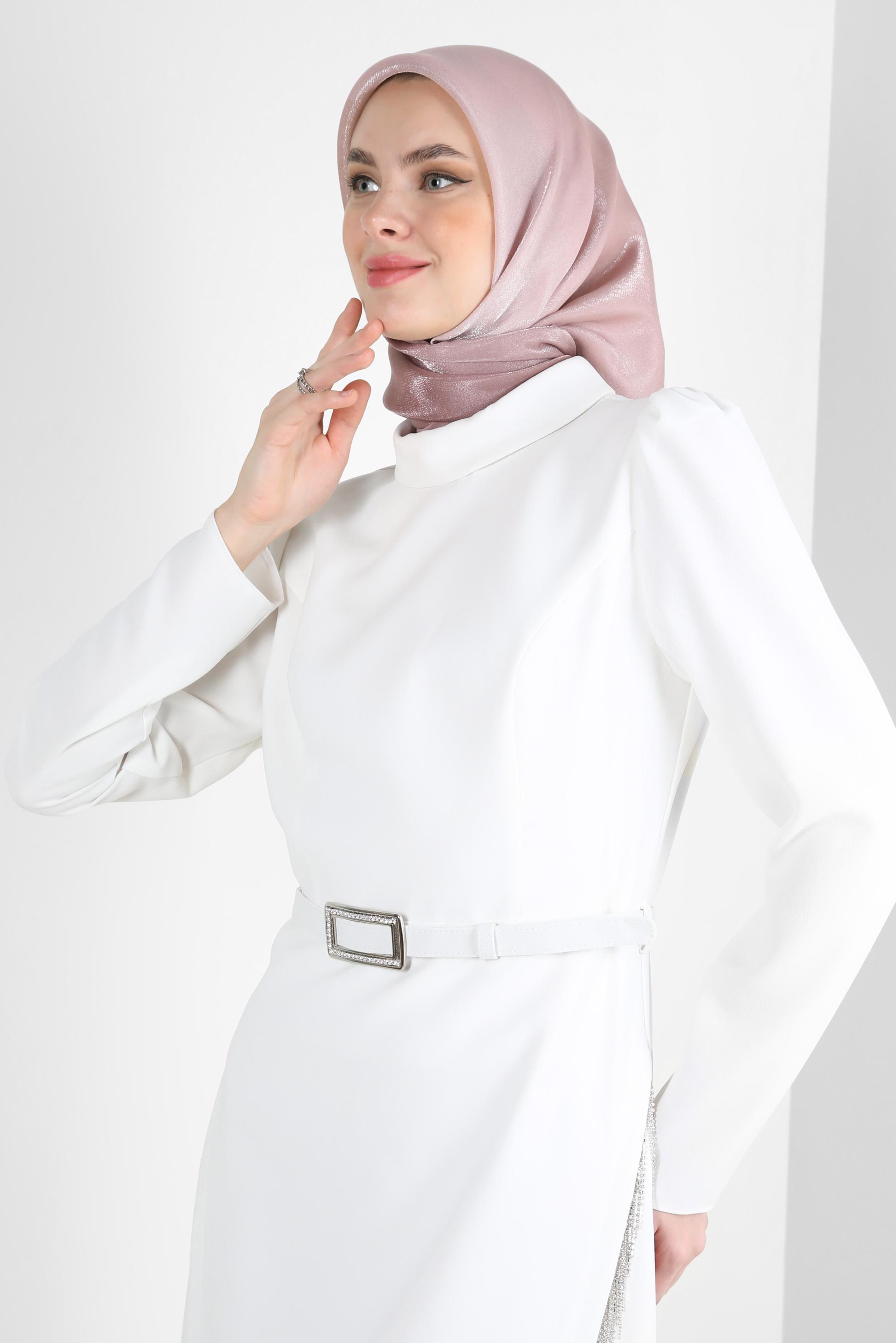 Tesettür giyim BEYAZ ZİNCİR DETAYLI KEMERLİ KREP ELBİSE 43546