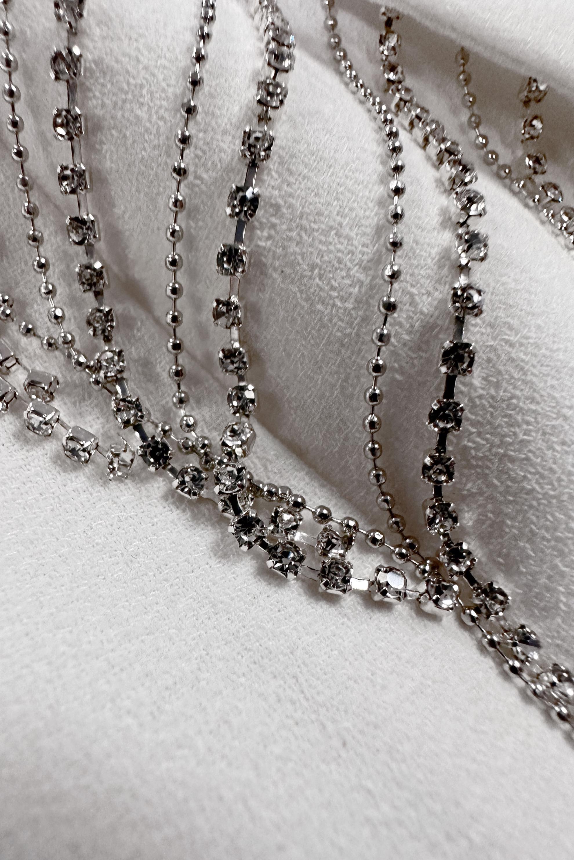 Tesettür giyim BEYAZ ZİNCİR DETAYLI KEMERLİ KREP ELBİSE 43546