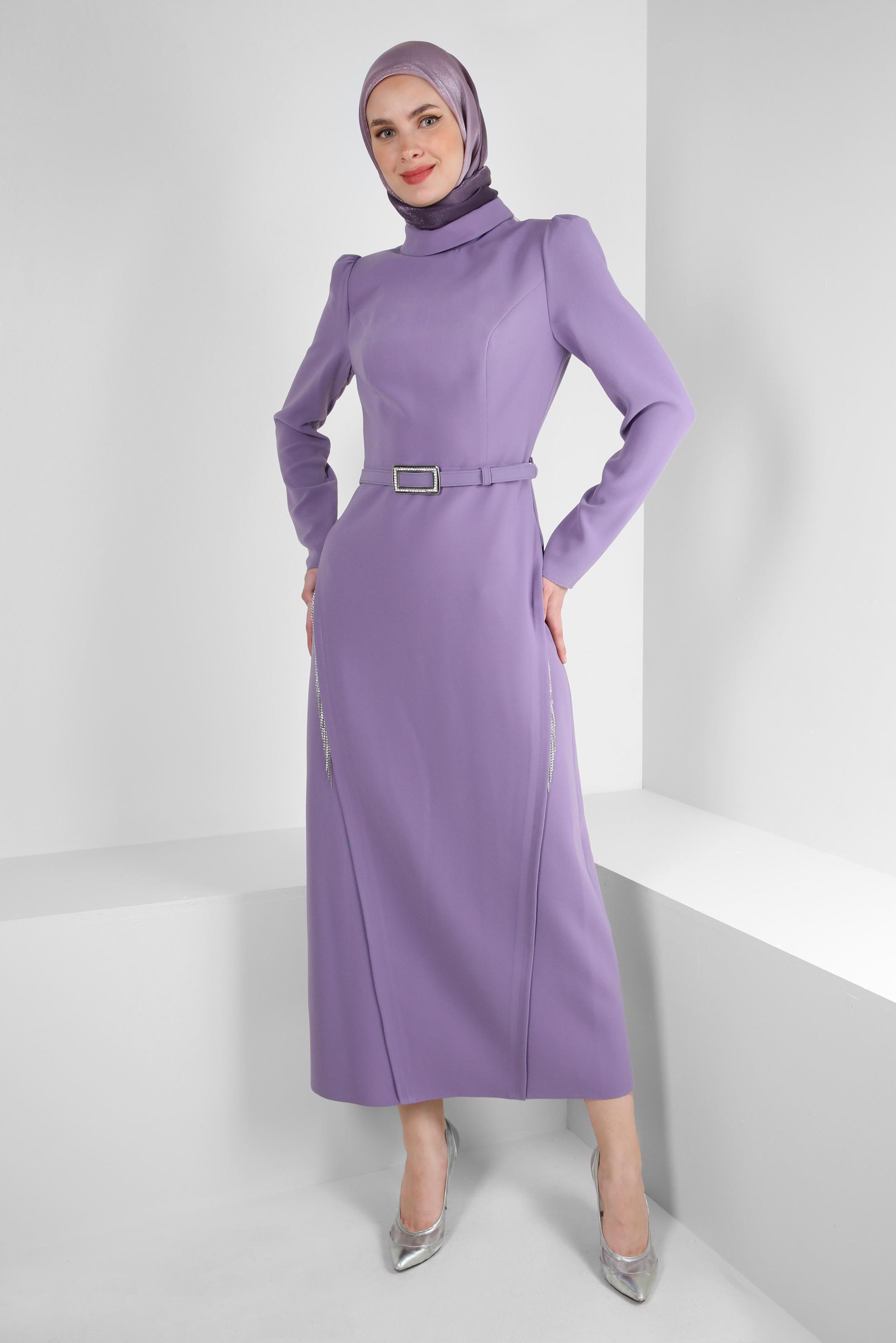 Tesettür giyim MOR ZİNCİR DETAYLI KEMERLİ KREP ELBİSE 43546