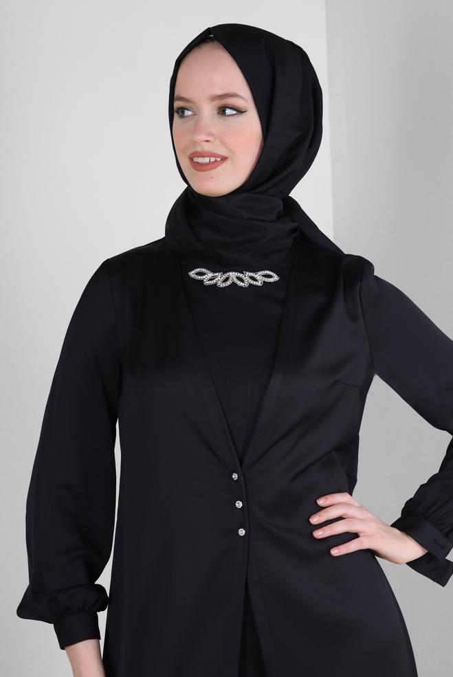 Tesettür giyim SİYAH ÖNÜ BAĞLAMA DETAYLI SATEN TULUM 43580 - ALVİNA
