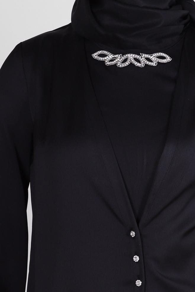 Tesettür giyim SİYAH ÖNÜ BAĞLAMA DETAYLI SATEN TULUM 43580 - ALVİNA