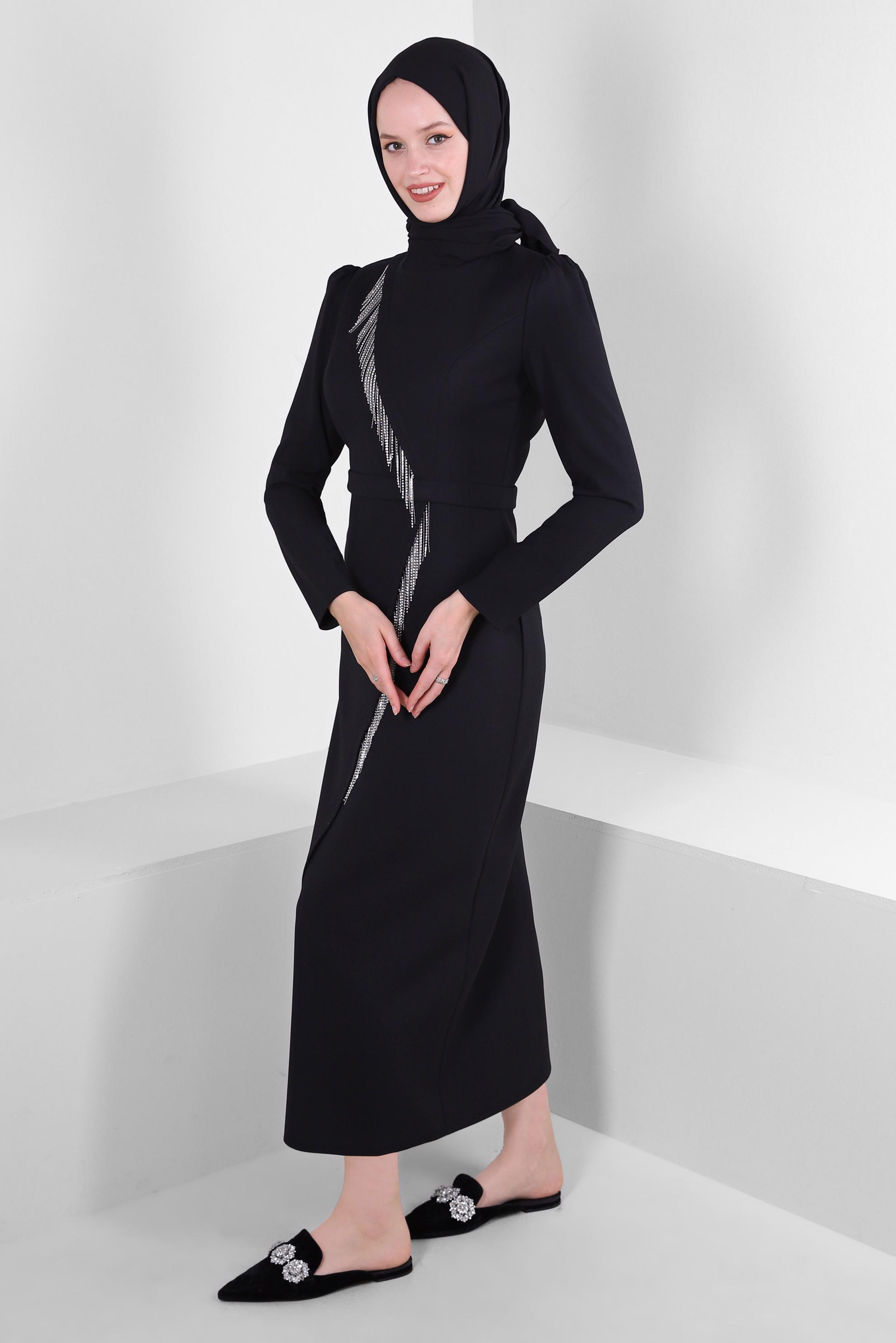 Tesettür giyim SİYAH PÜSKÜL DETAYLI KREP ELBİSE 43588