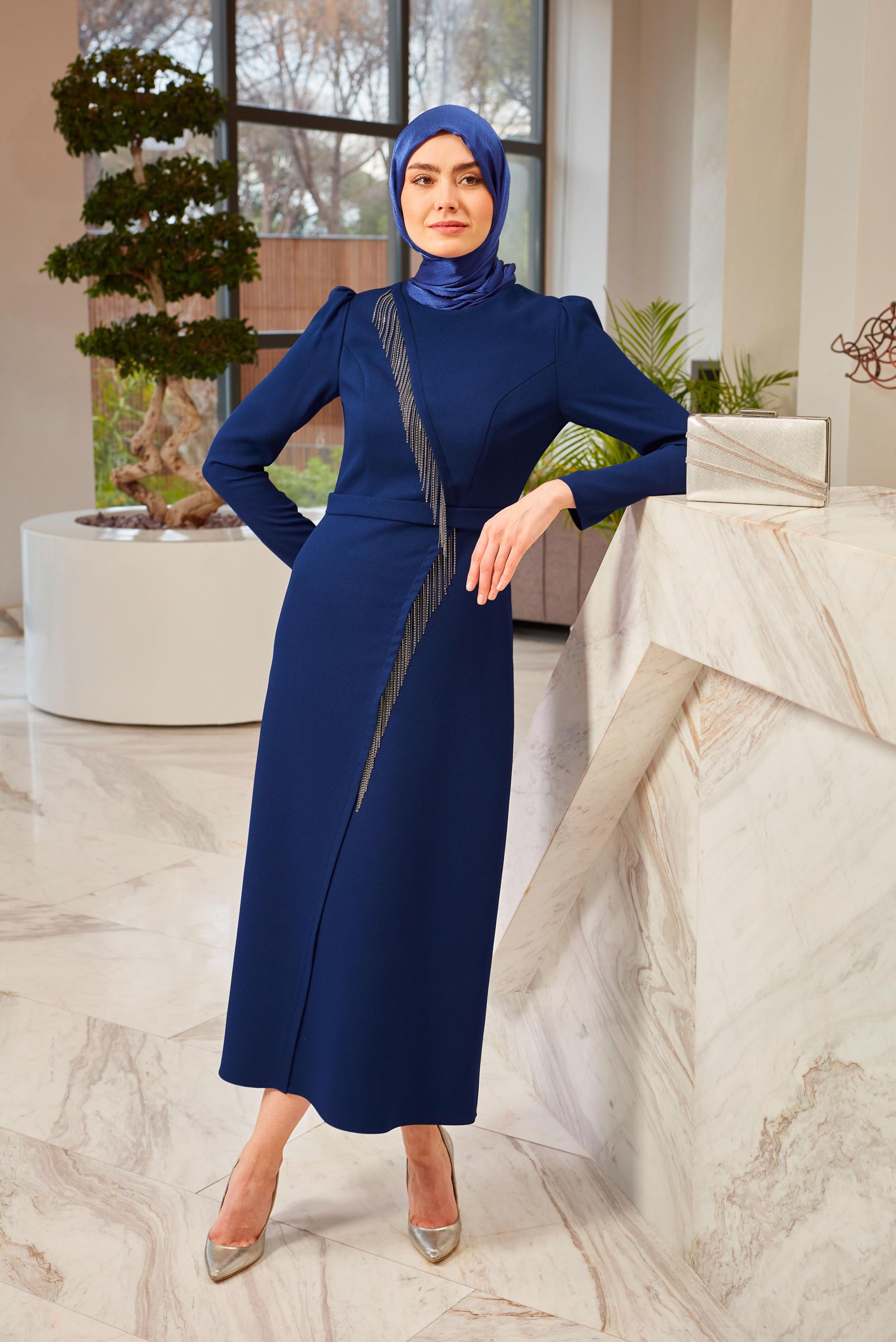 Tesettür giyim LACİVERT PÜSKÜL DETAYLI KREP ELBİSE 43588