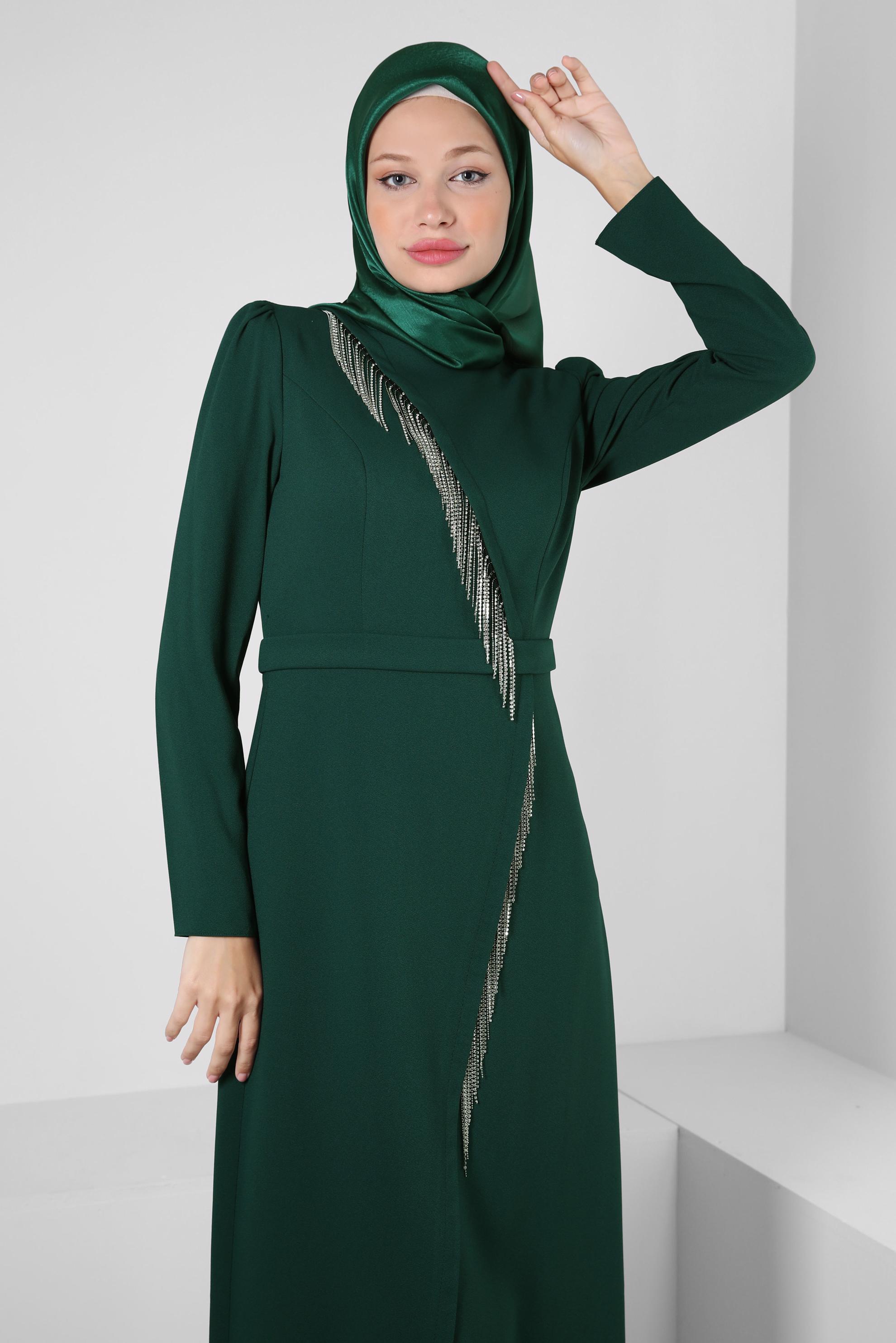 Tesettür giyim YEŞİL PÜSKÜL DETAYLI KREP ELBİSE 43588