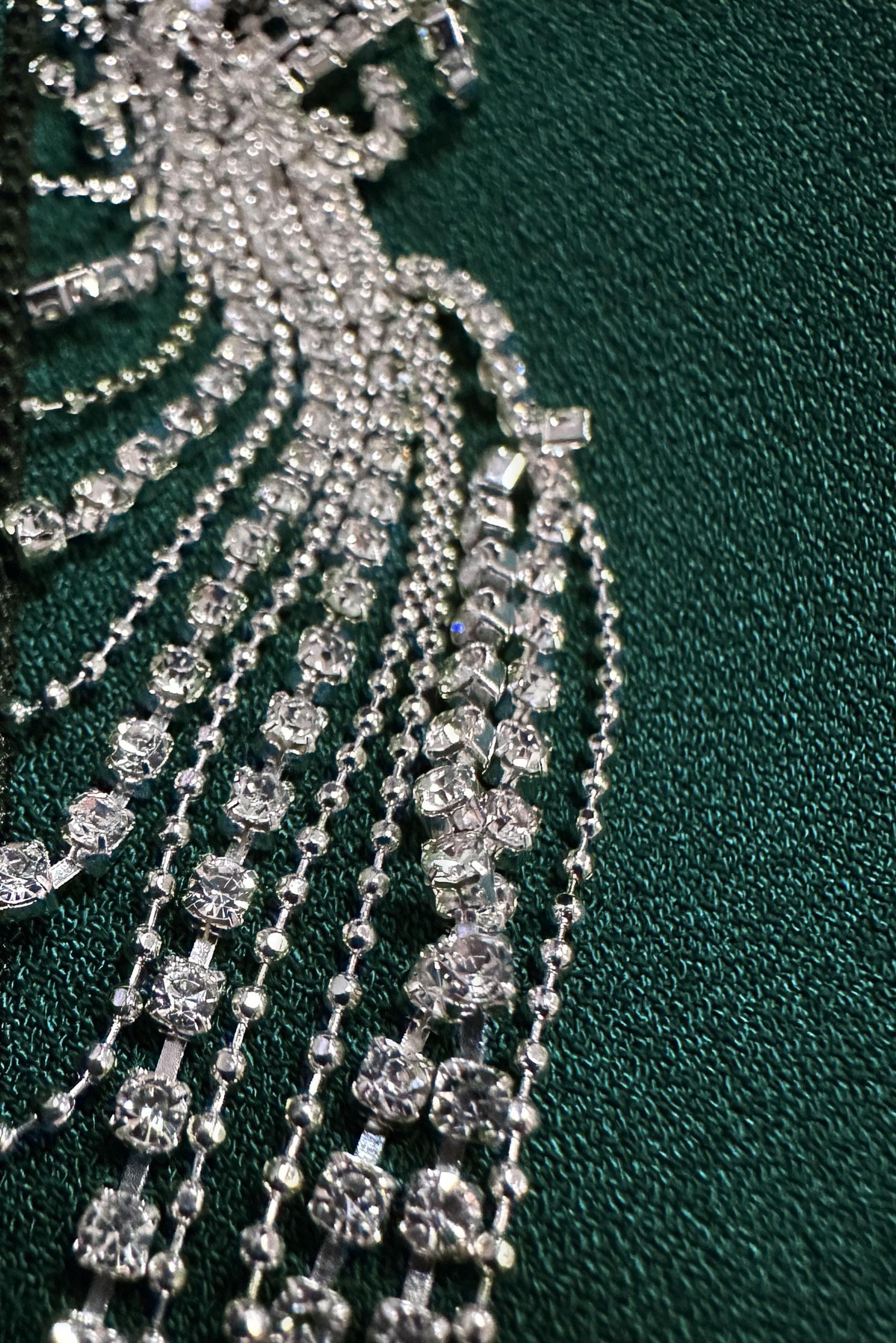 Tesettür giyim YEŞİL PÜSKÜL DETAYLI KREP ELBİSE 43588