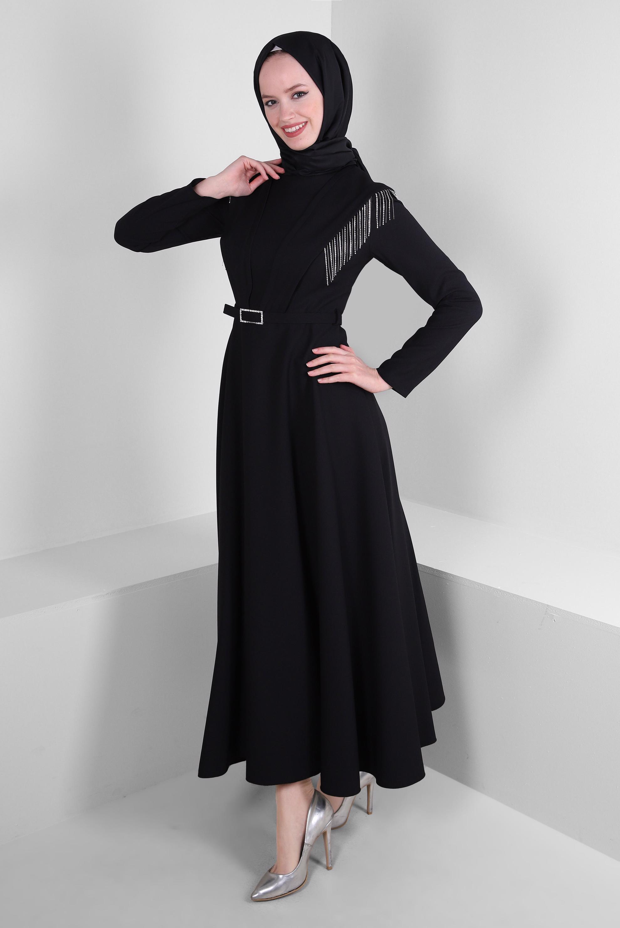 Tesettür giyim SİYAH ZİNCİR DETAYLI KEMERLİ KREP ELBİSE 43589